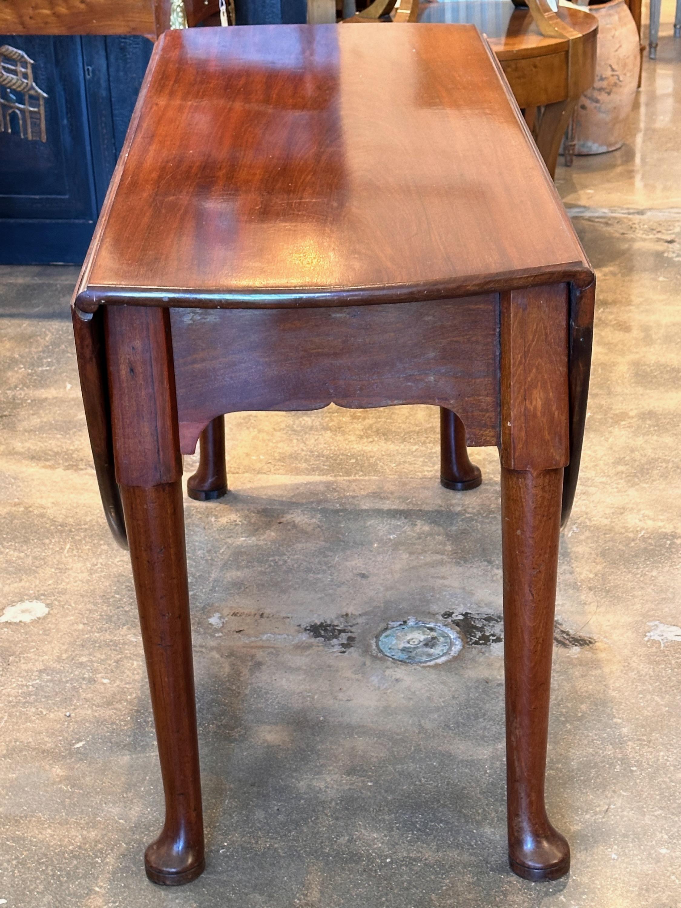 18th Century Drop Leaf Table In Good Condition For Sale In Charlottesville, VA