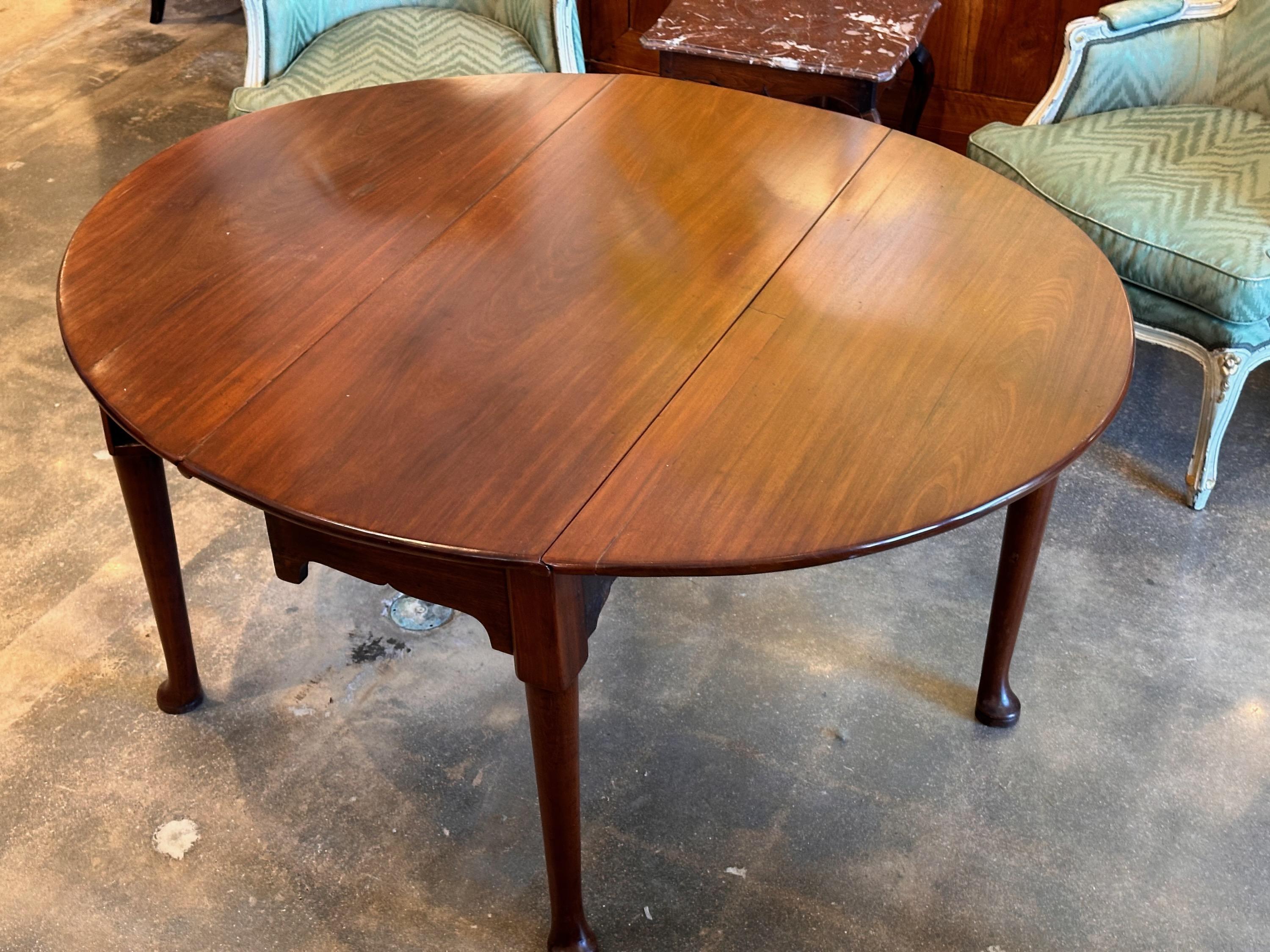 Mahogany 18th Century Drop Leaf Table For Sale