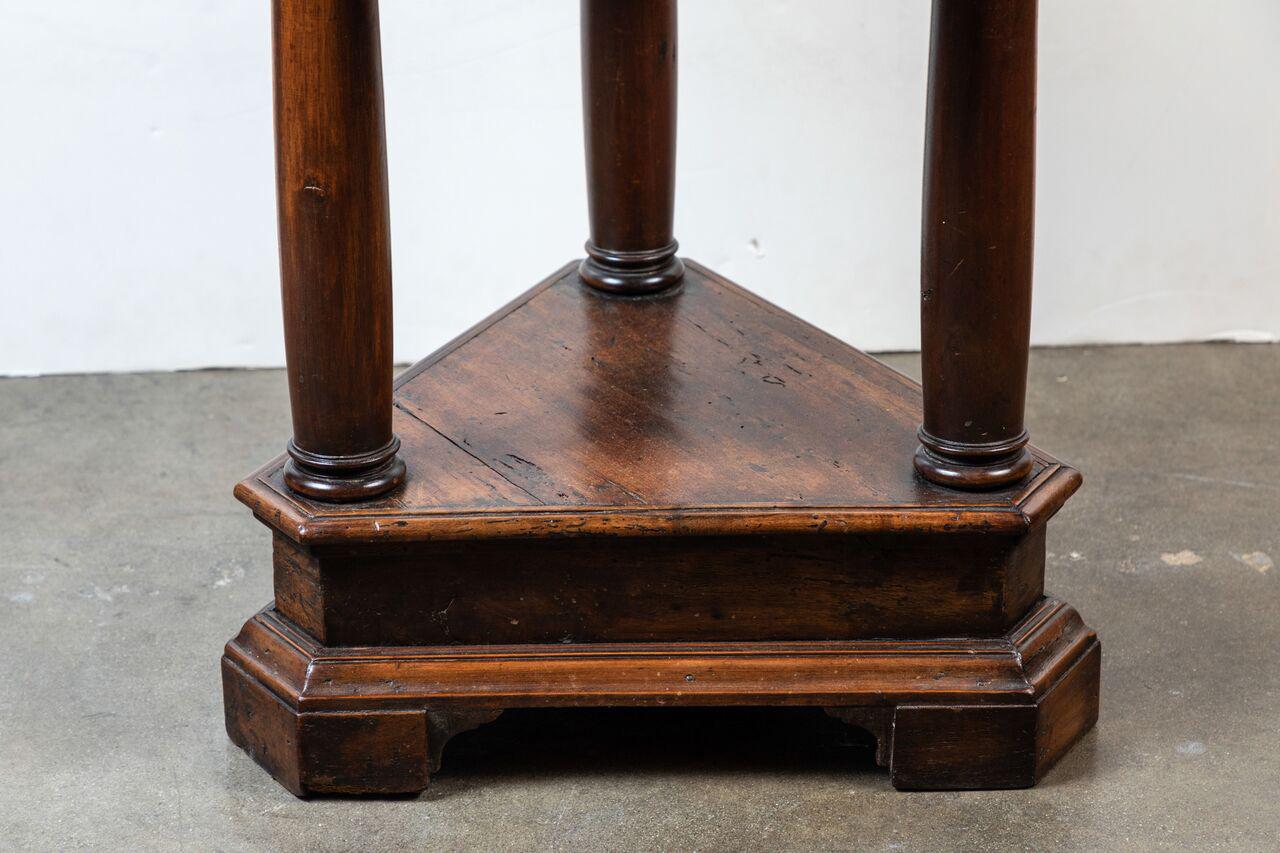 18th Century Drop-Leaf, Triangle Side Table In Good Condition In Newport Beach, CA