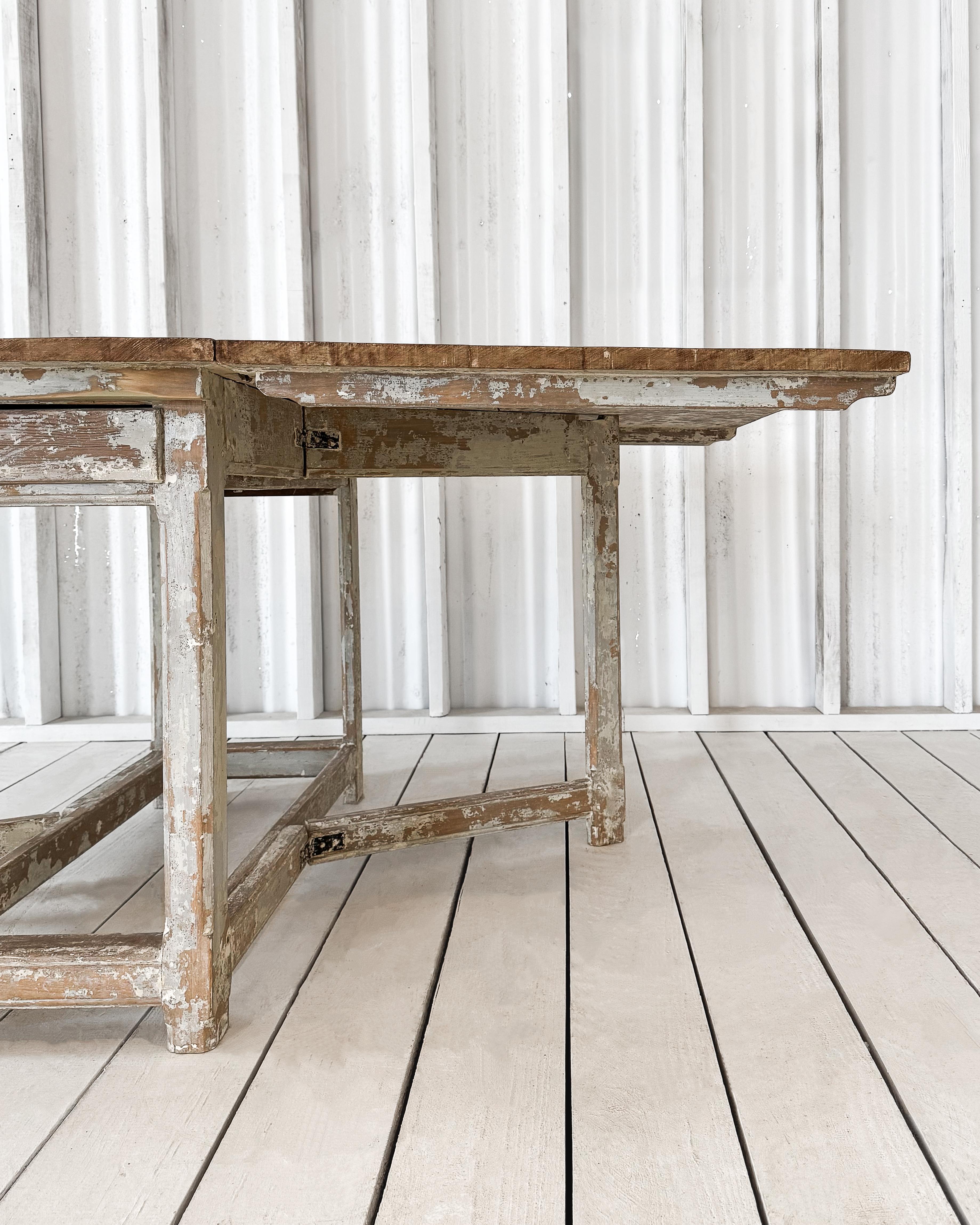 Schwedischer Schlackenbretttisch aus dem 18. (Holz) im Angebot