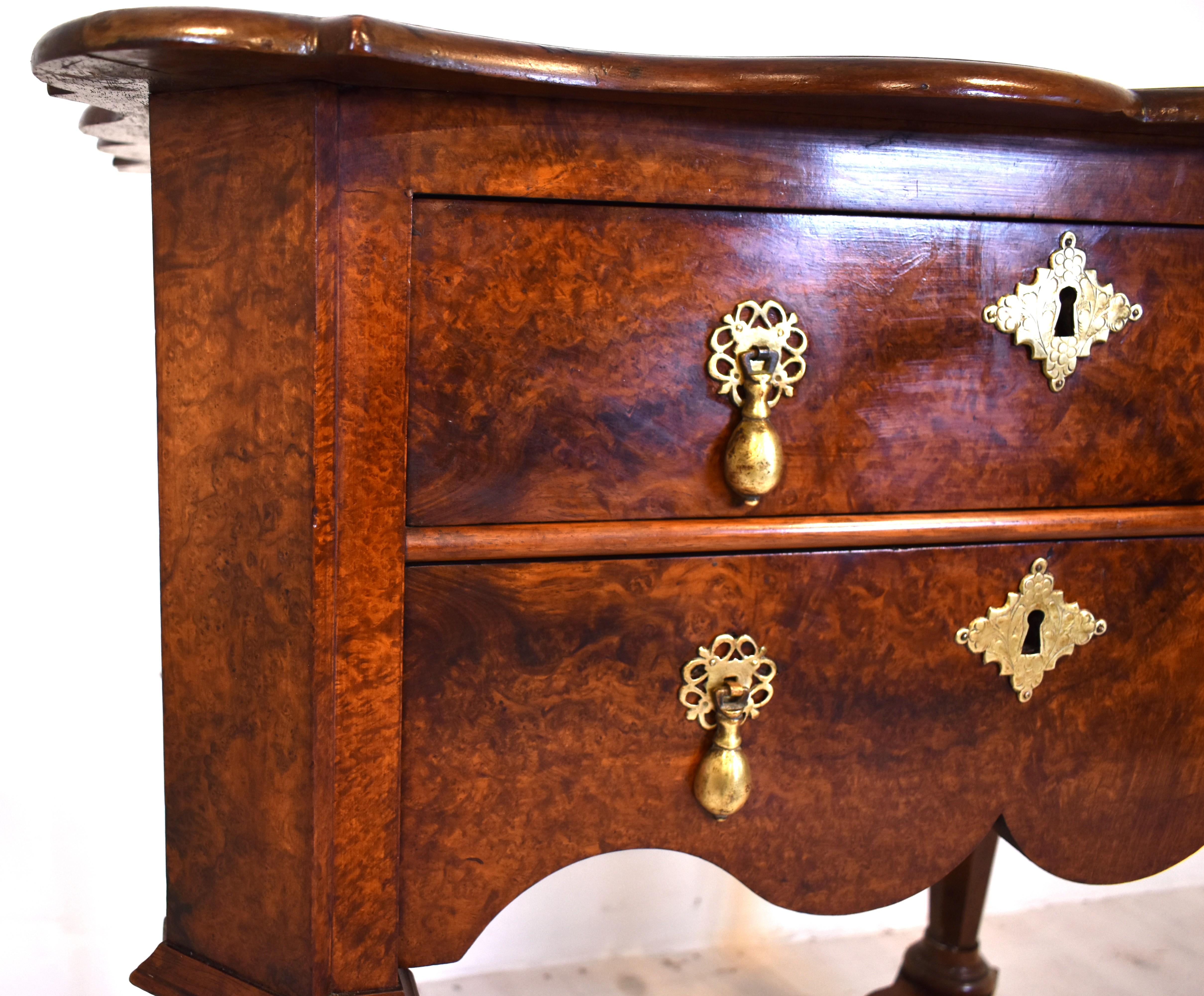 18th Century Dutch Amboyna wood side table For Sale 8