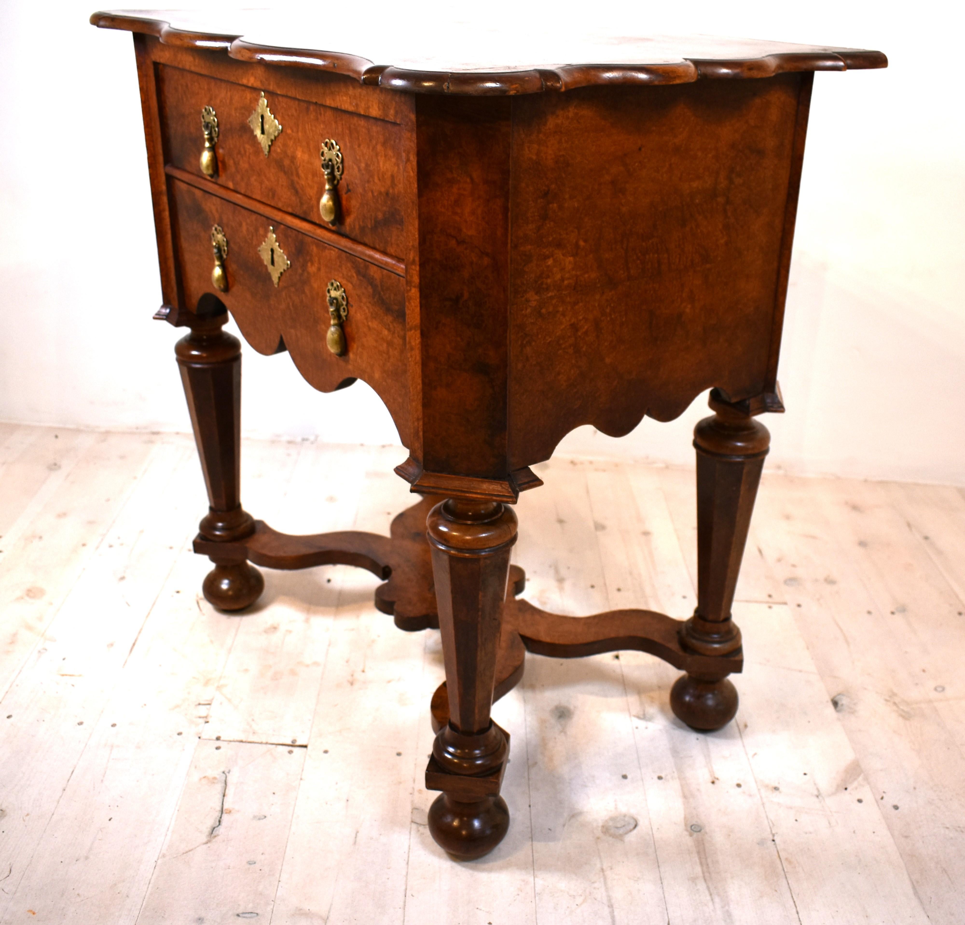 18th Century Dutch Amboyna wood side table For Sale 2