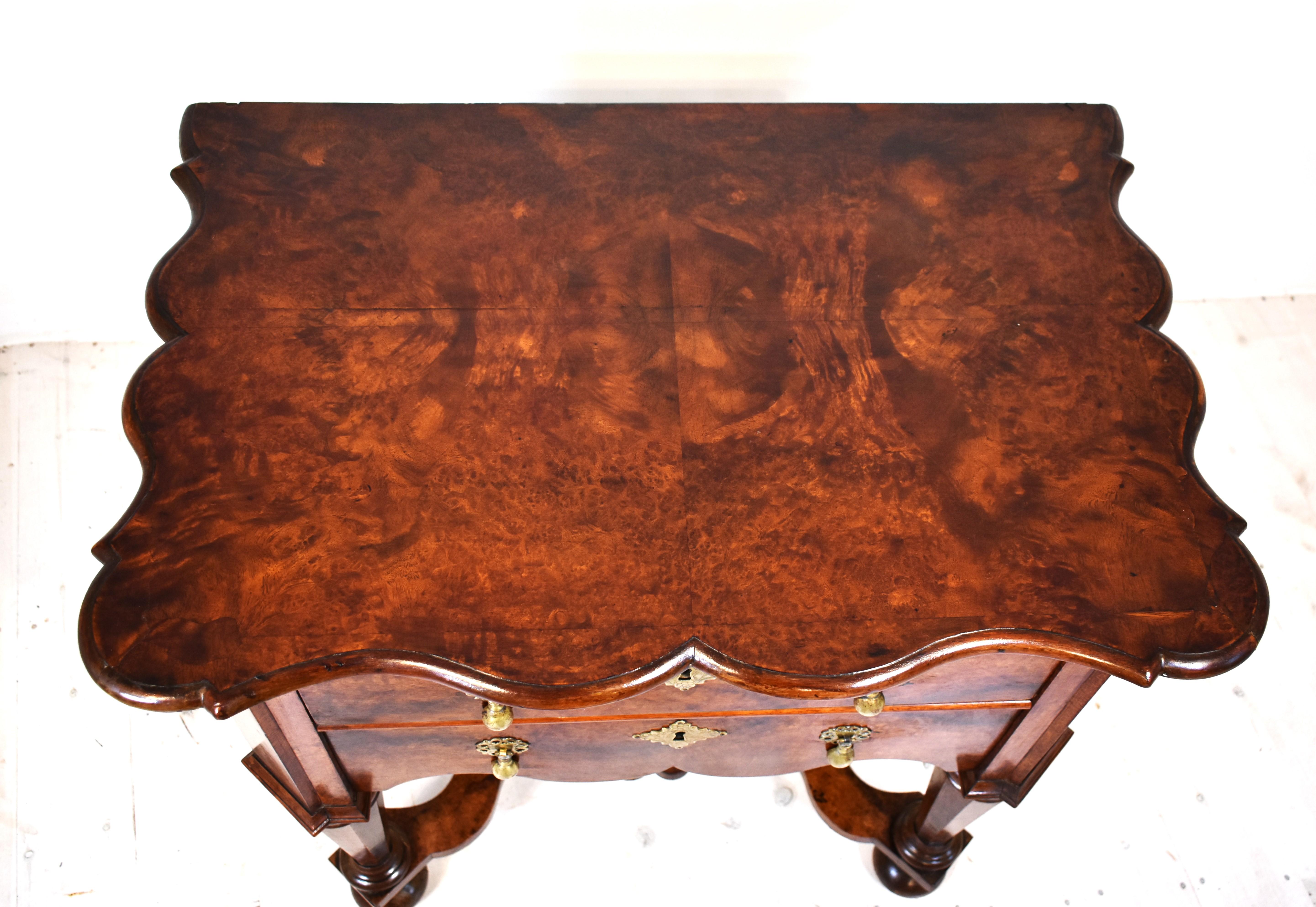 18th Century Dutch Amboyna wood side table For Sale 4