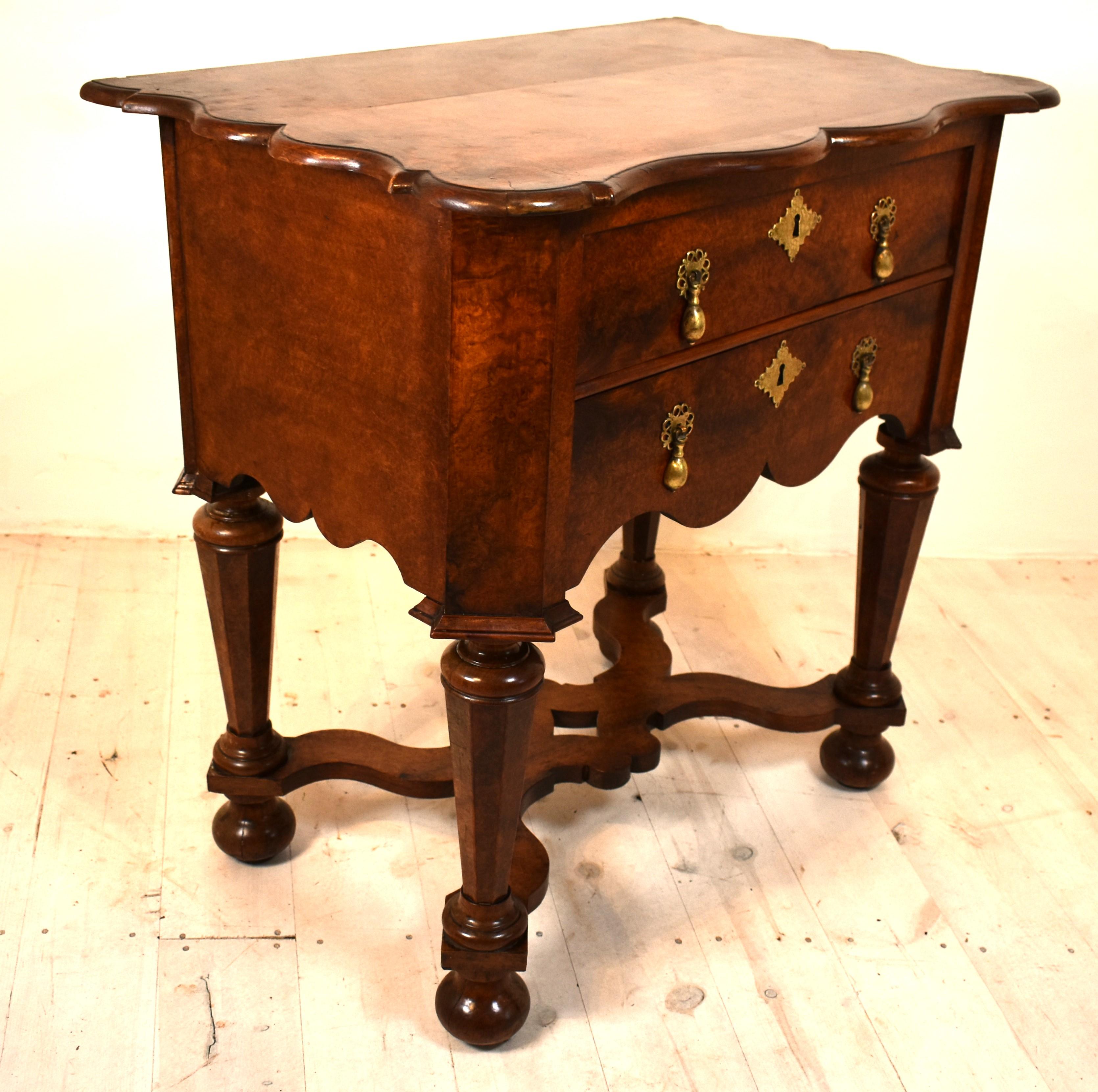18th Century Dutch Amboyna wood side table For Sale 5