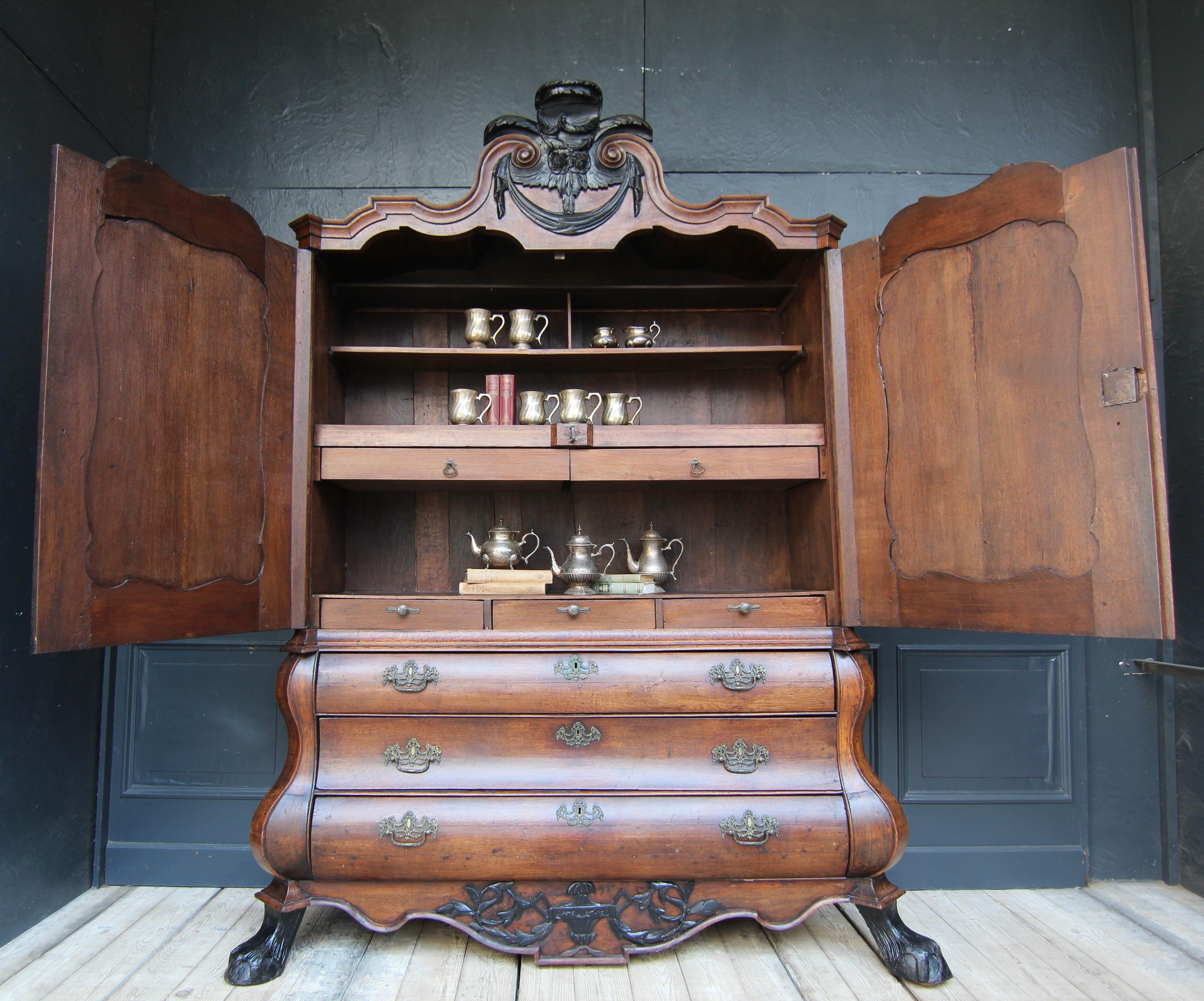 18th Century Dutch Baroque Cabinet or Linen Press In Good Condition For Sale In Dusseldorf, DE