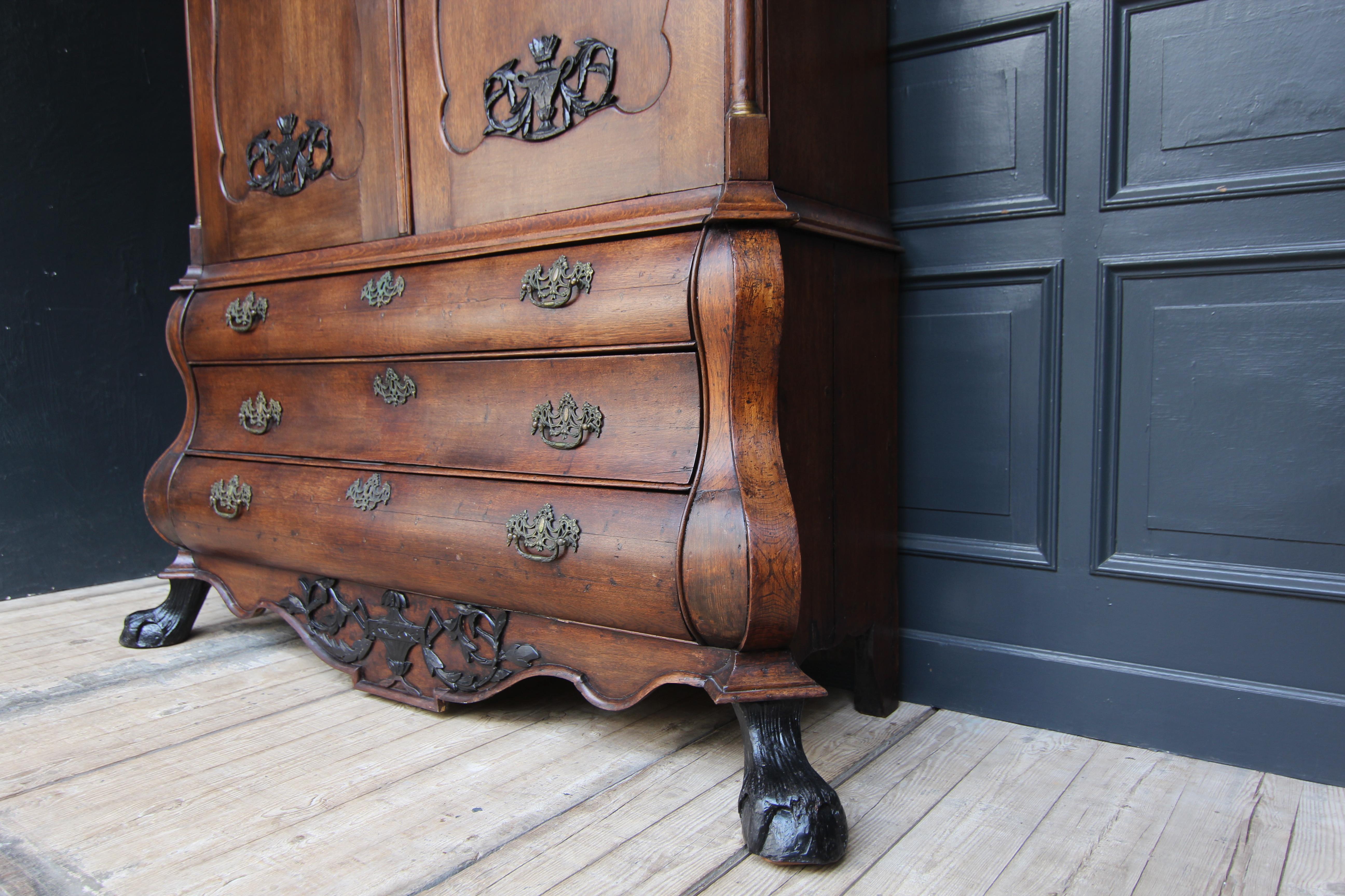 18th Century Dutch Baroque Cabinet or Linen Press For Sale 1
