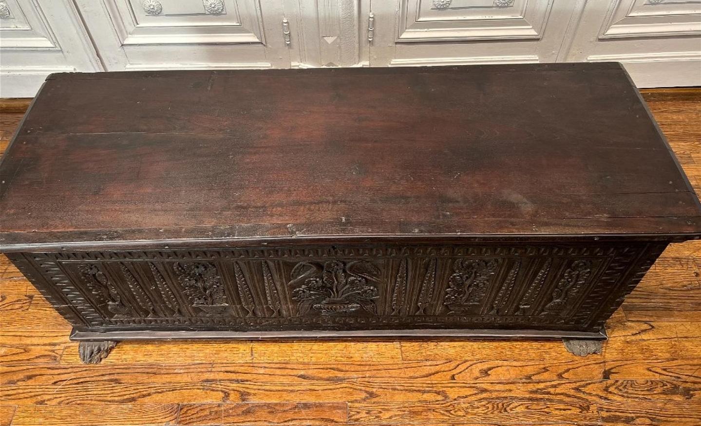 18th Century Dutch Baroque Period Carved Dowry Chest  For Sale 9