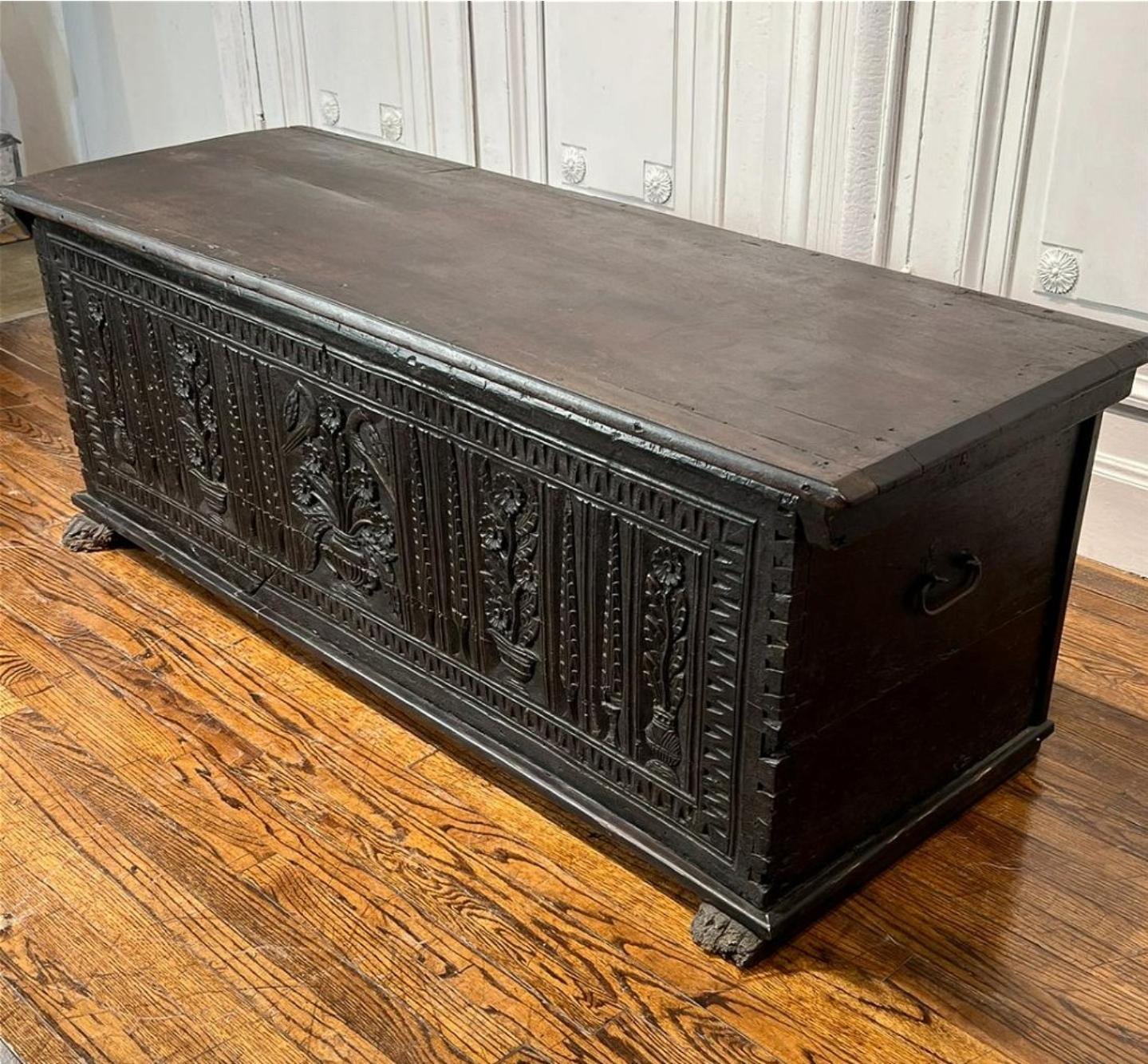 18th Century Dutch Baroque Period Carved Dowry Chest  For Sale 10
