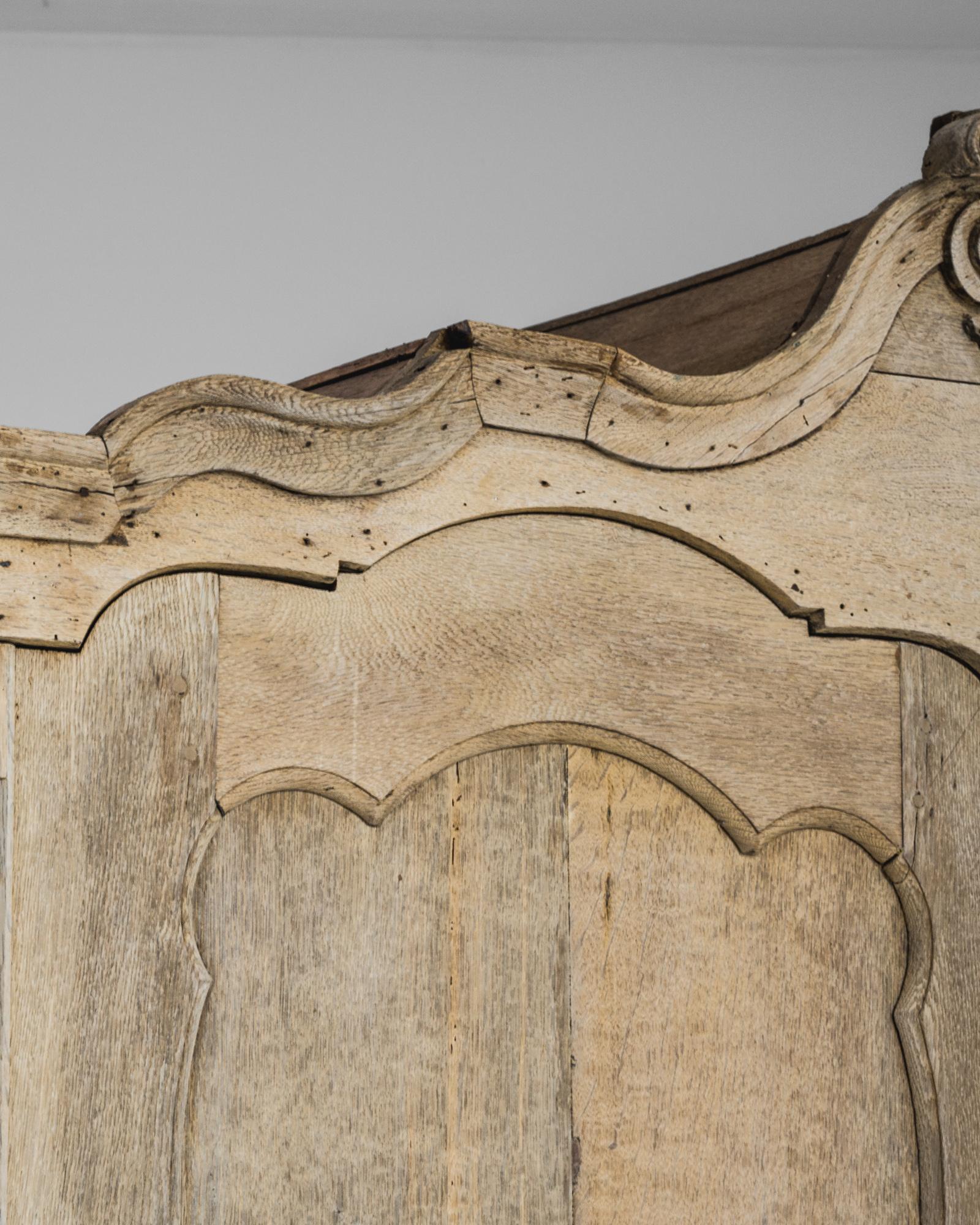Armoire hollandaise en chêne blanchi du 18e siècle Bon état à High Point, NC
