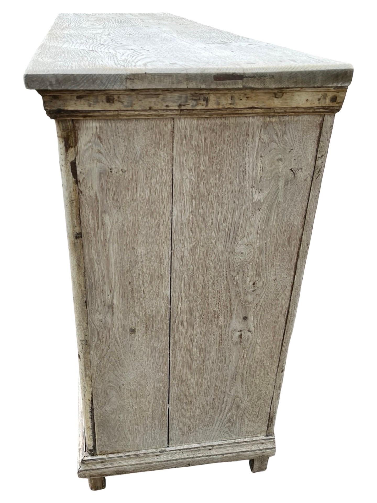 Crédence / Buffet / Buffet hollandais en chêne blanchi du 18e siècle en vente 6