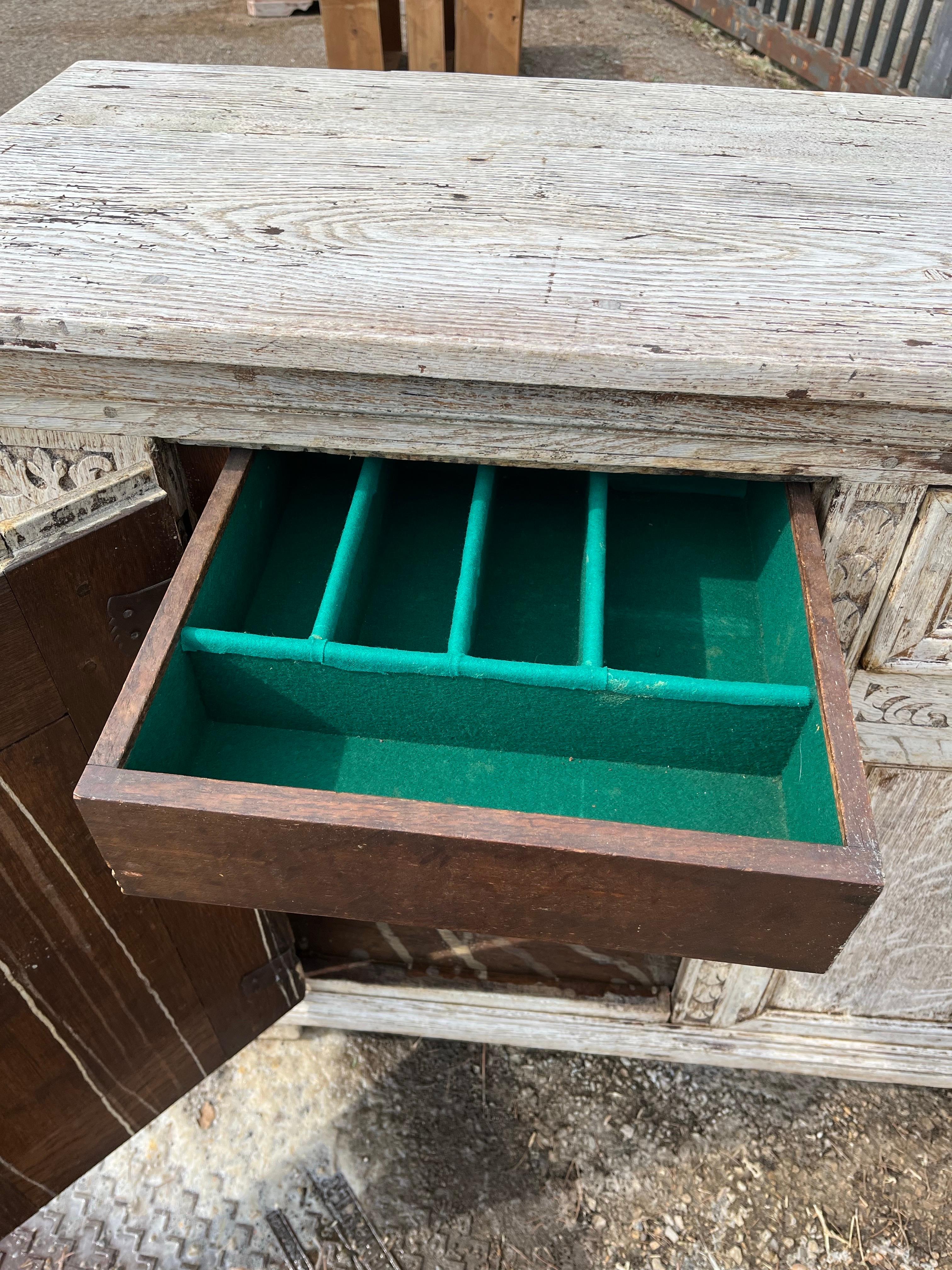 18. Jahrhundert Niederländisch gebleicht Eiche Credenza / Buffet / Sideboard im Angebot 12