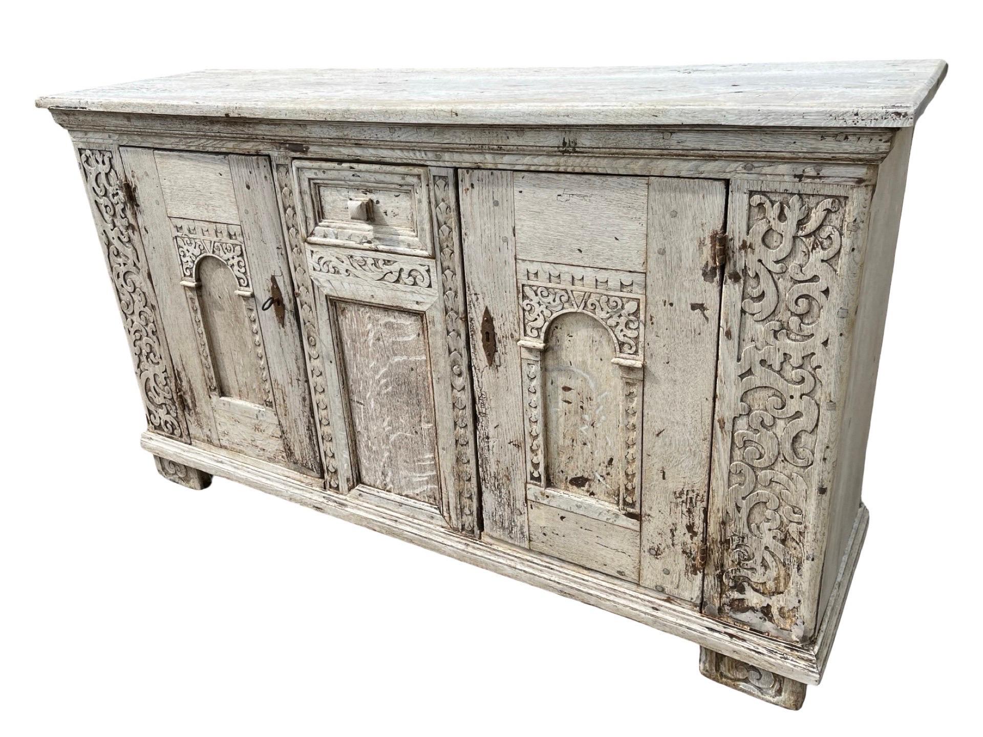 18. Jahrhundert Niederländisch gebleicht Eiche Credenza / Buffet / Sideboard im Angebot 1