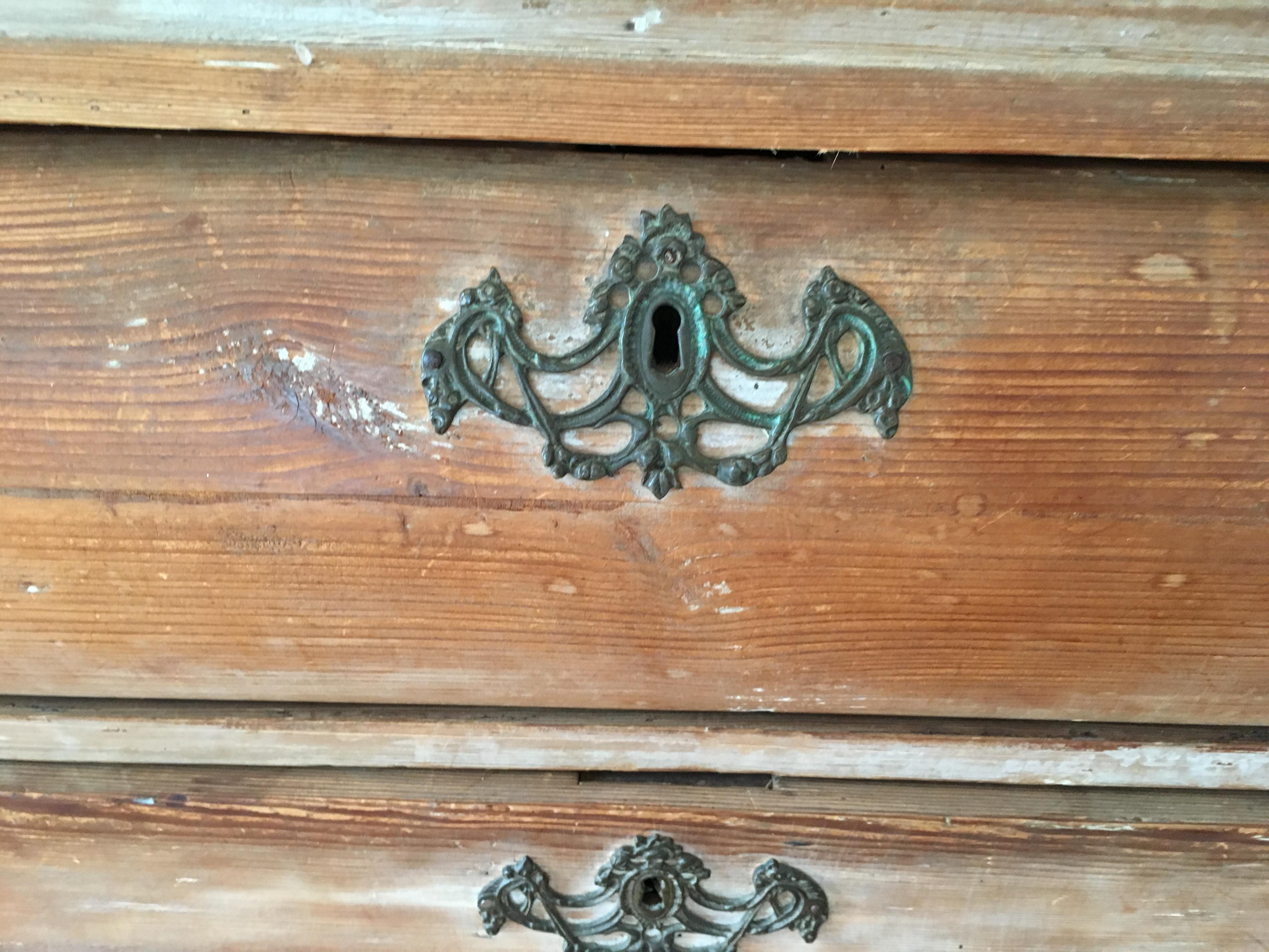 18th Century Dutch Bombe Linen Press 4