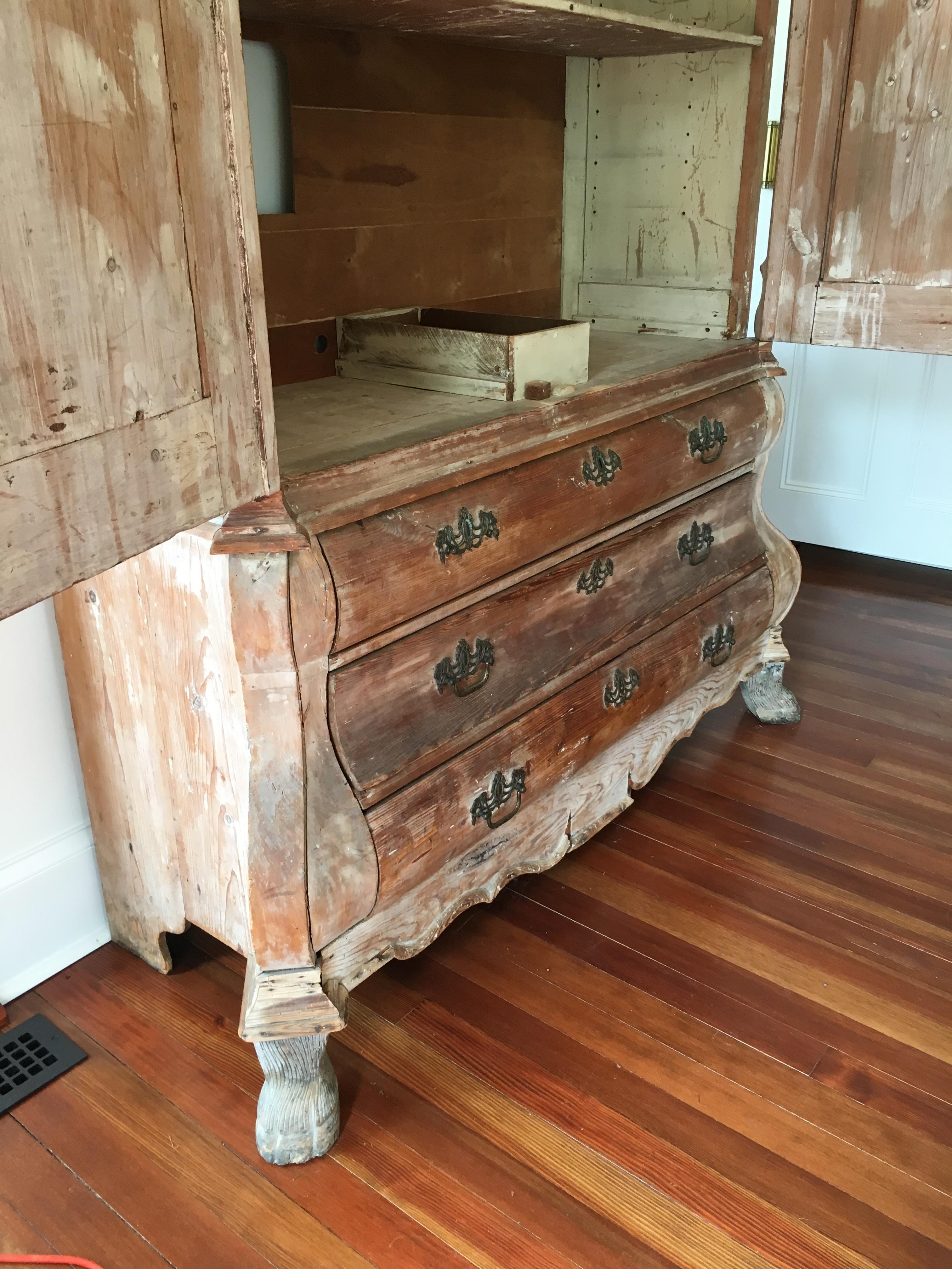 18th Century Dutch Bombe Linen Press 12