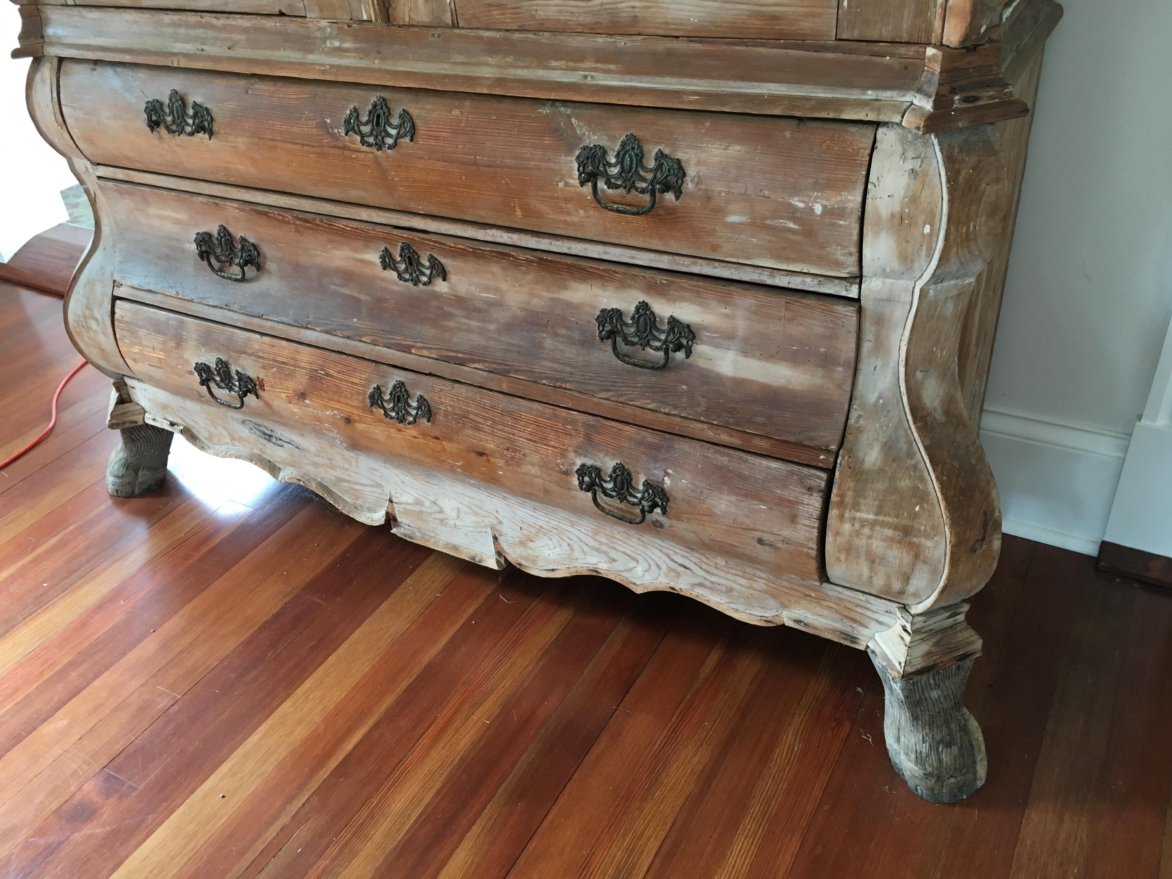 18th Century Dutch Bombe Linen Press 2