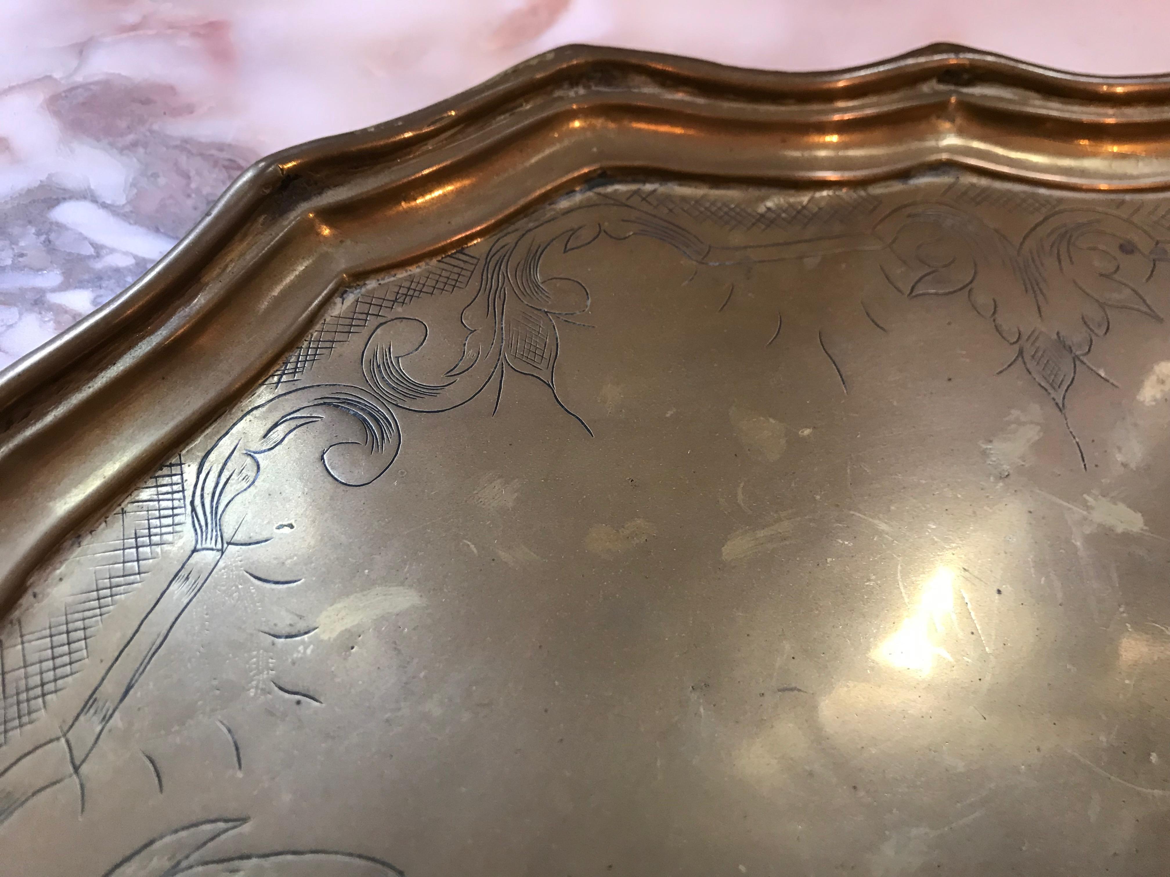 18th century Dutch Brass Repoussé  Commemorative Wedding Tray  In Good Condition For Sale In Antwerp, BE