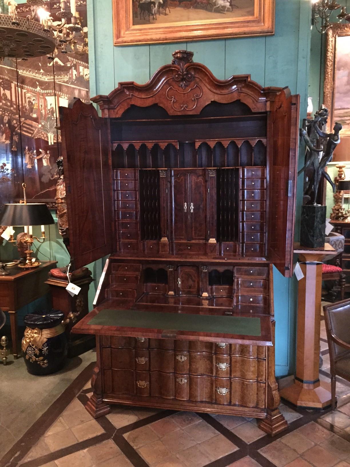 18. Jahrhundert Niederländisch Wurzelholz Sekretär Kabinett Scriban Schreibtisch Bibliothek Antique LA im Zustand „Gut“ im Angebot in West Hollywood, CA