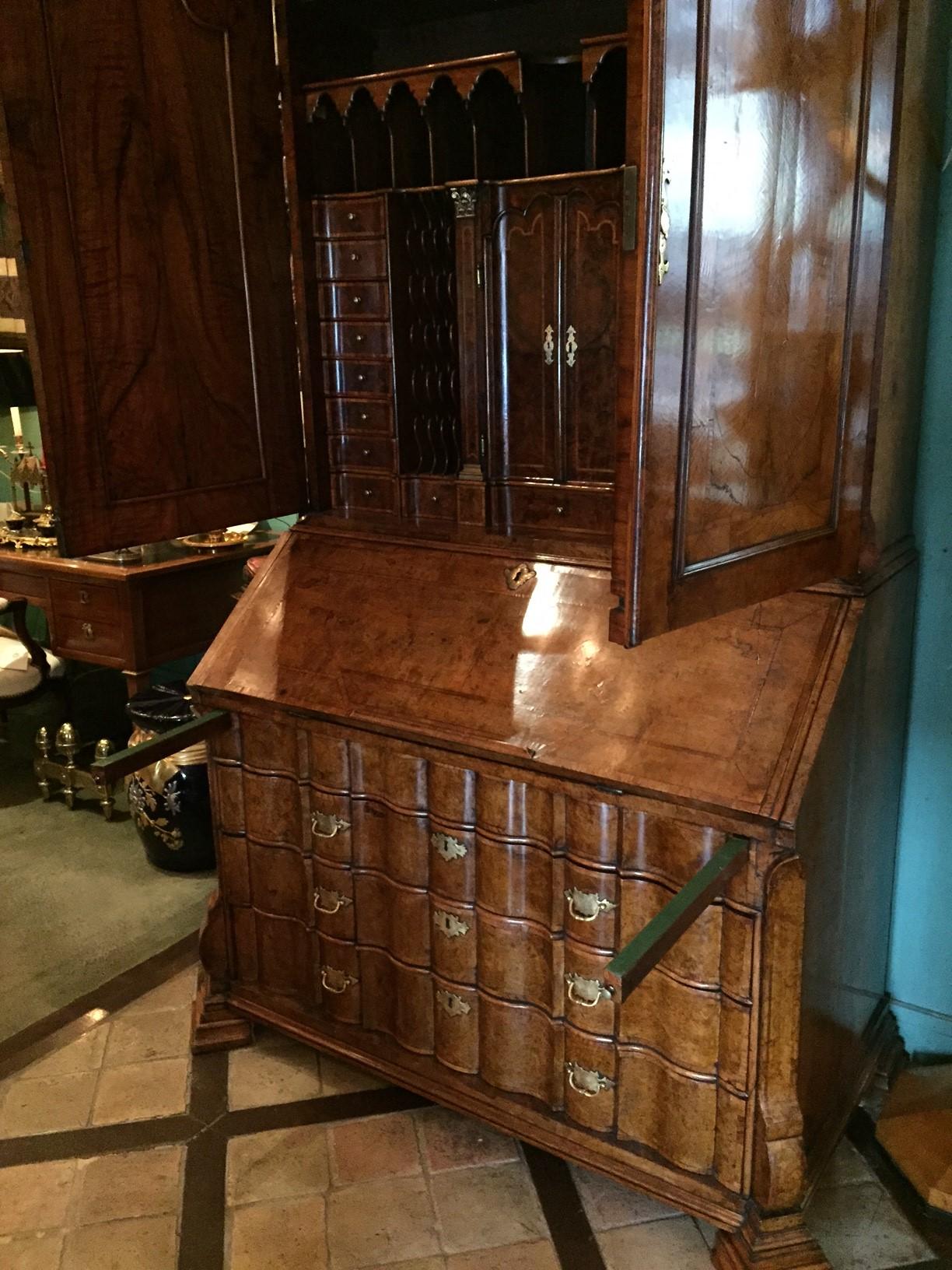 18th Century Dutch Burl Walnut Secretary Cabinet Scriban Desk library Antique LA In Good Condition For Sale In West Hollywood, CA