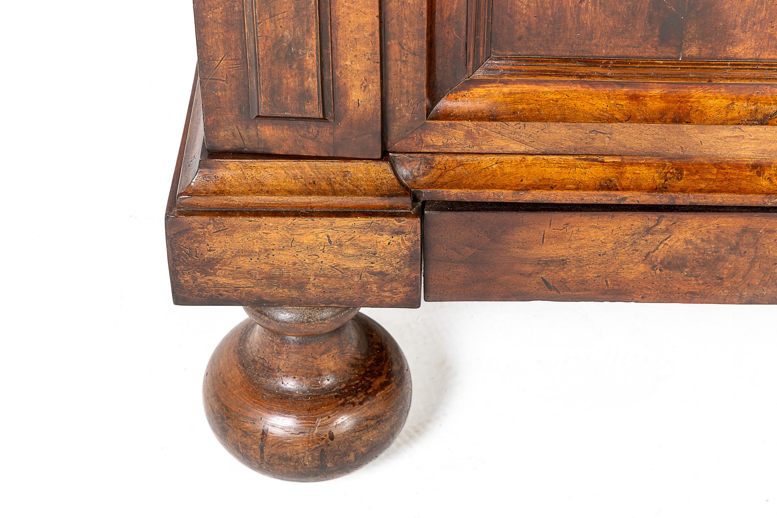 18th Century Dutch Burr Walnut Cabinet For Sale 2
