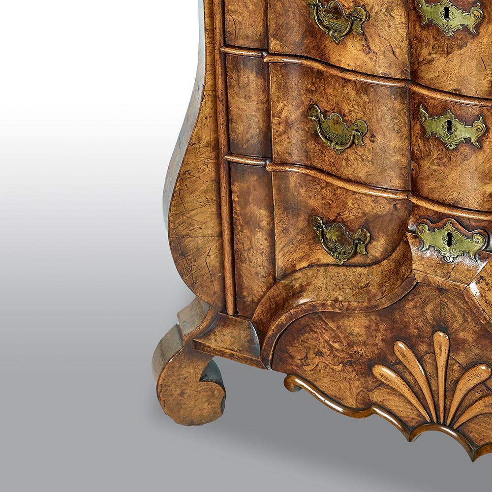 18th Century Dutch Burr Walnut Commode For Sale 1