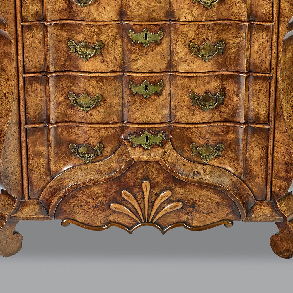 18th Century Dutch Burr Walnut Commode For Sale 2