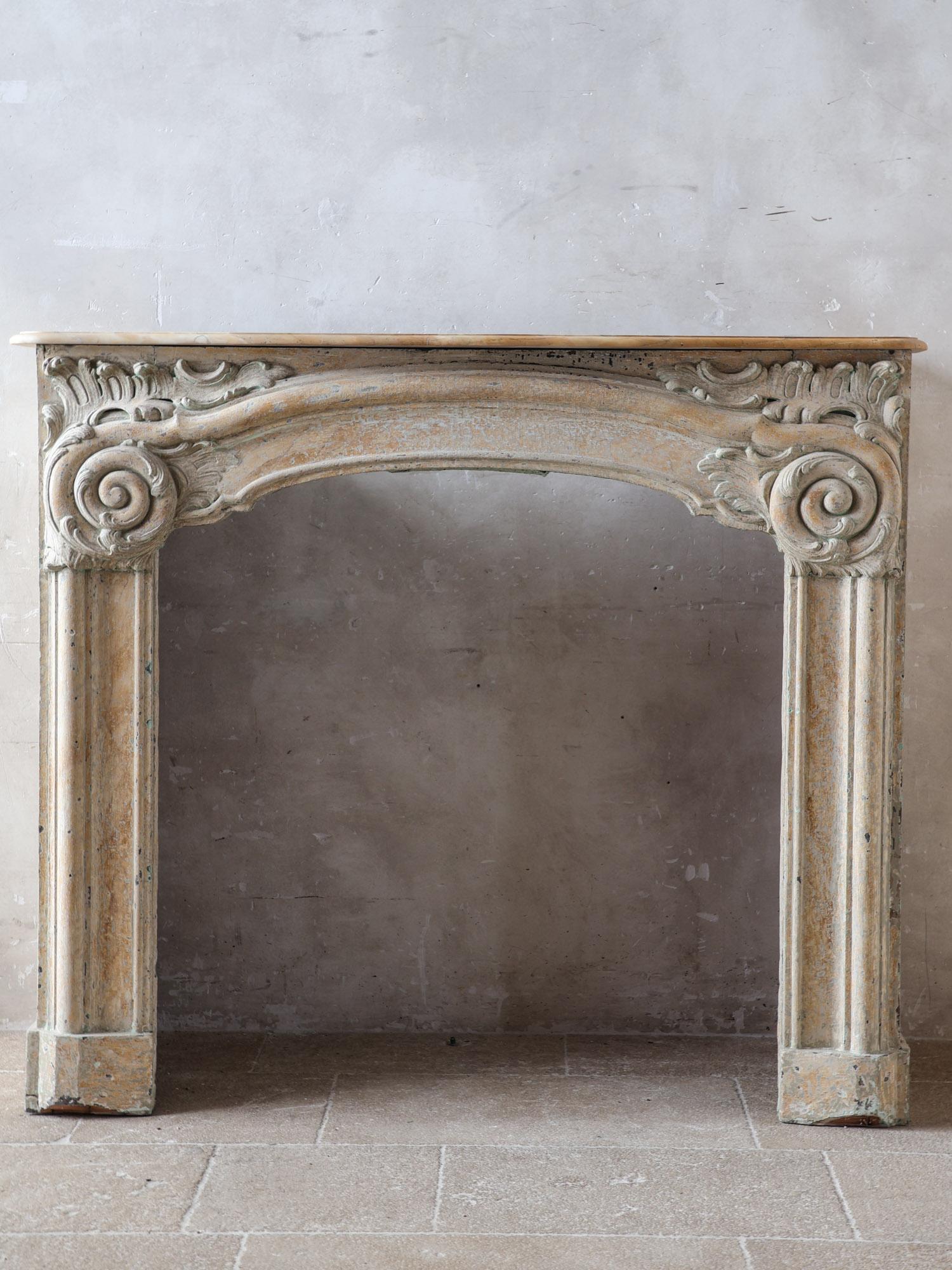Mantello in legno della casa sul canale olandese del XVIII secolo con sovramantello in vendita 11