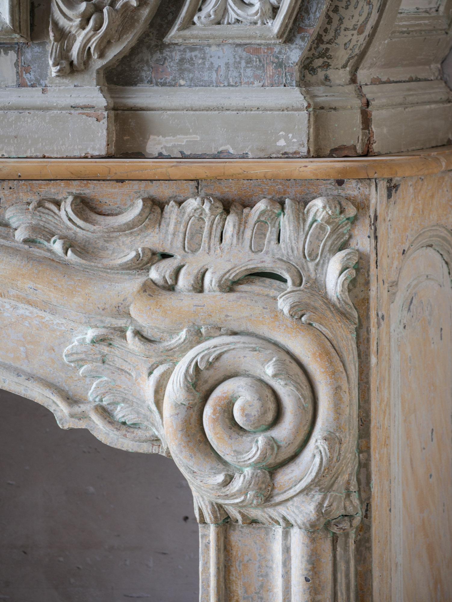 Mantello in legno della casa sul canale olandese del XVIII secolo con sovramantello in vendita 3