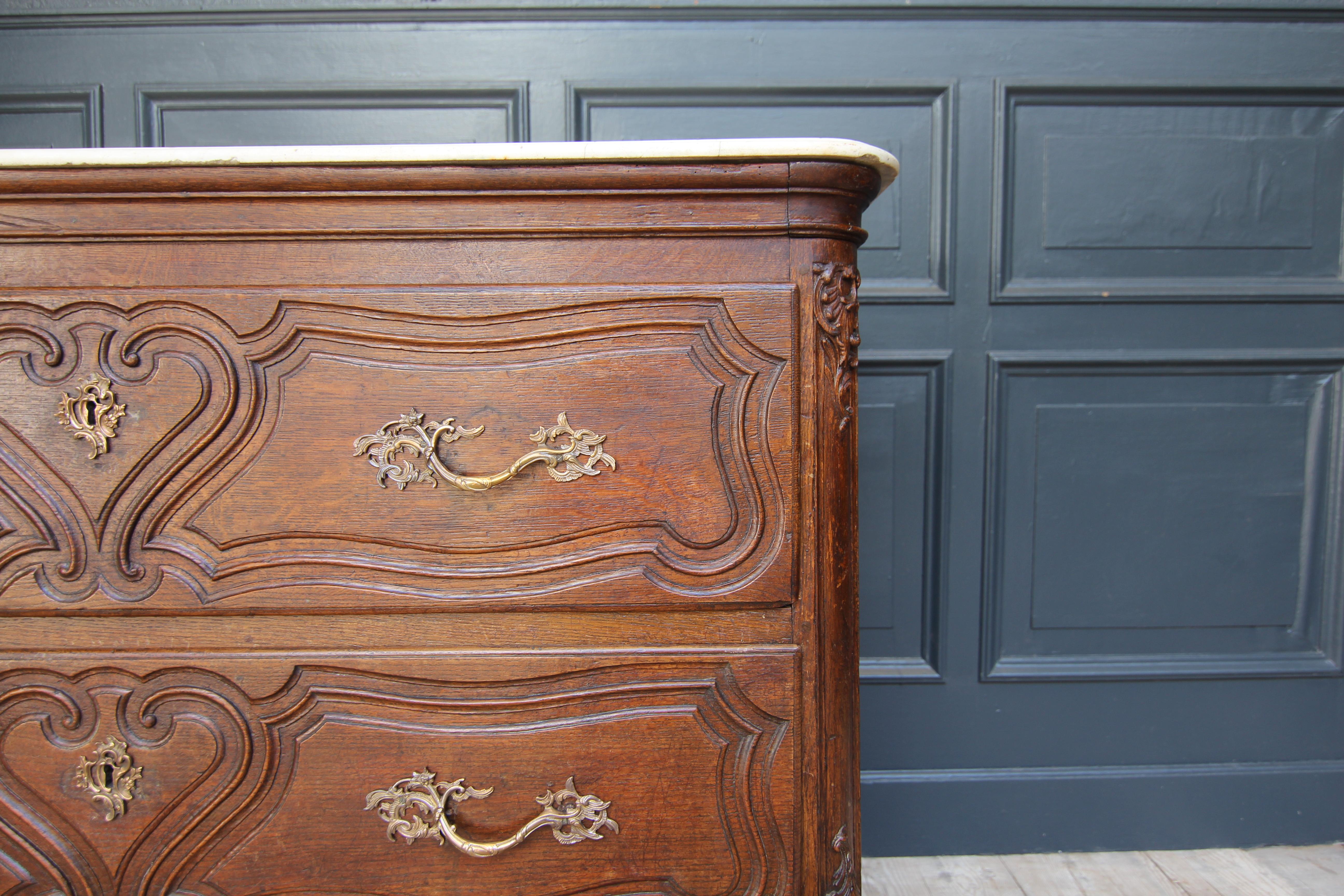 18th Century Dutch Chest of Drawers Made of Oak For Sale 4