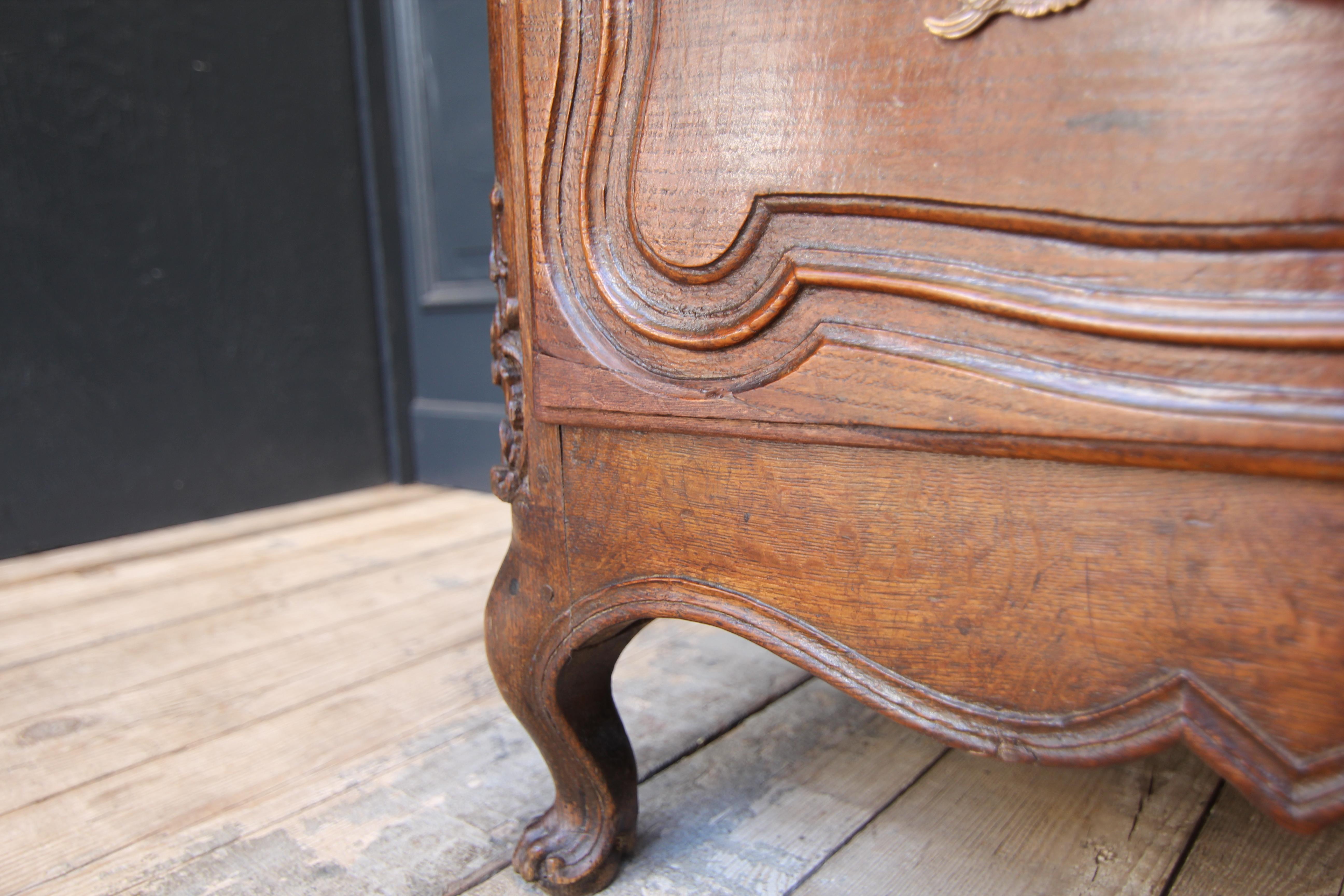 18th Century Dutch Chest of Drawers Made of Oak For Sale 7