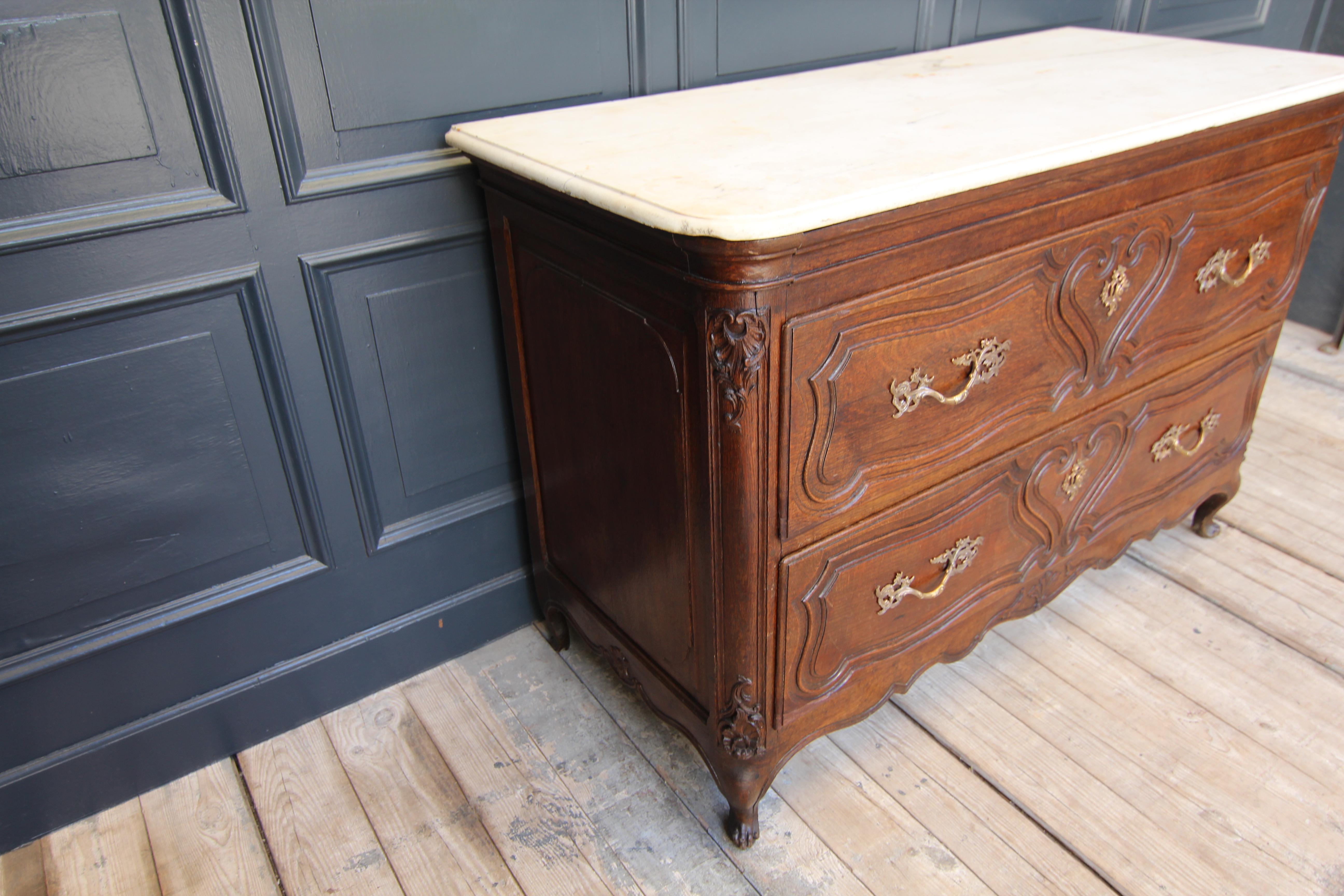 18th Century Dutch Chest of Drawers Made of Oak For Sale 8