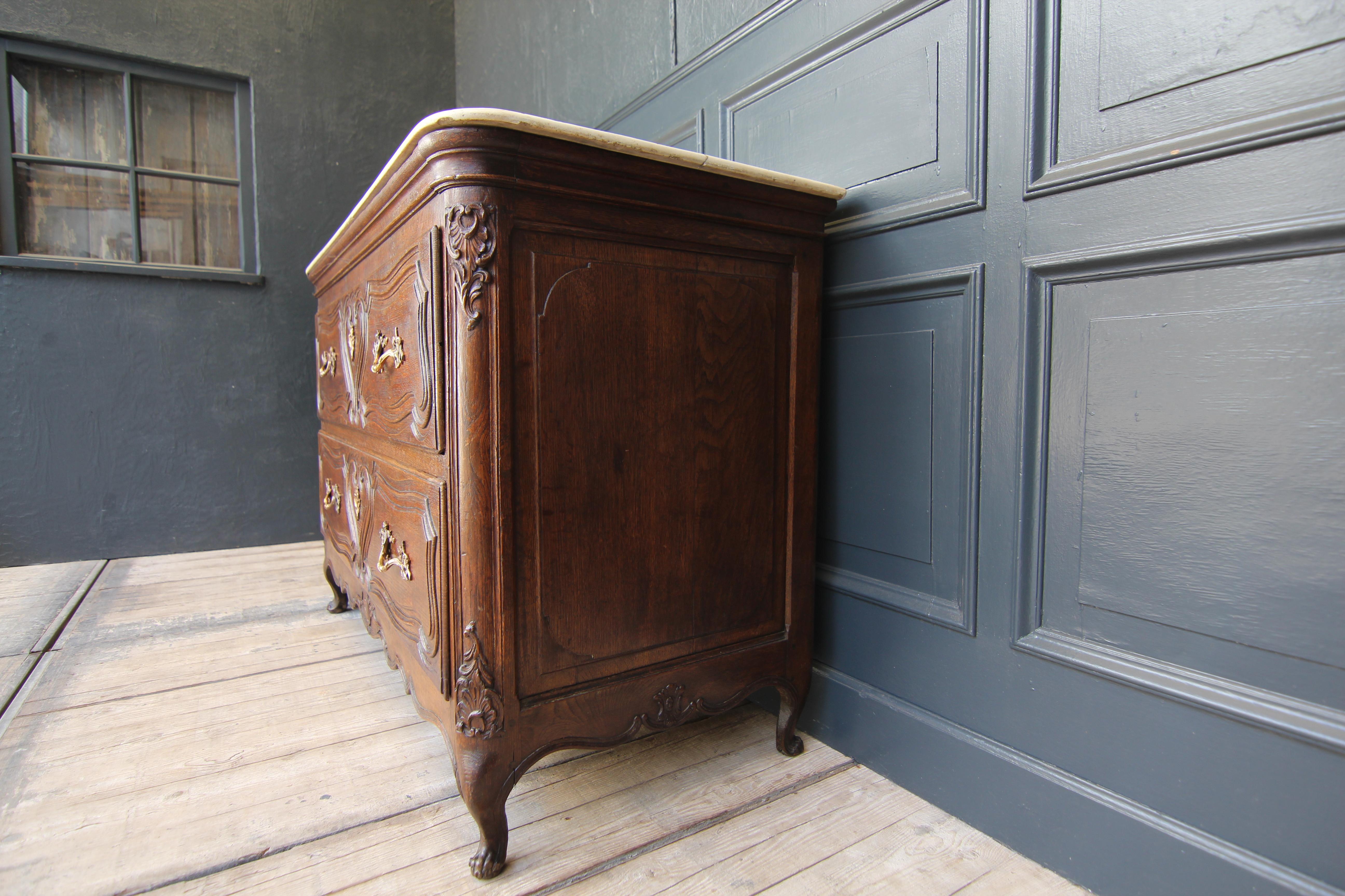 18th Century Dutch Chest of Drawers Made of Oak For Sale 1