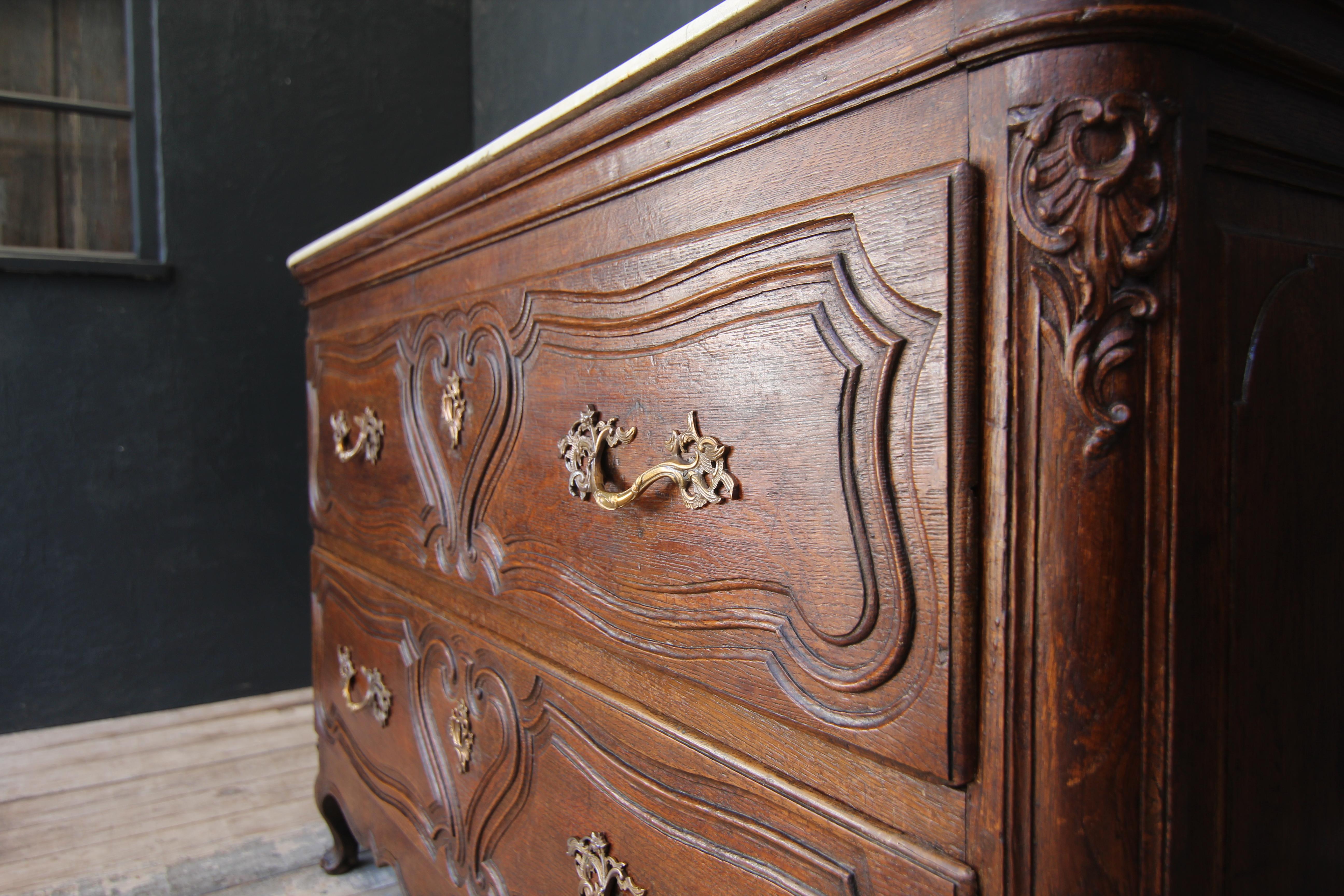 18th Century Dutch Chest of Drawers Made of Oak For Sale 2