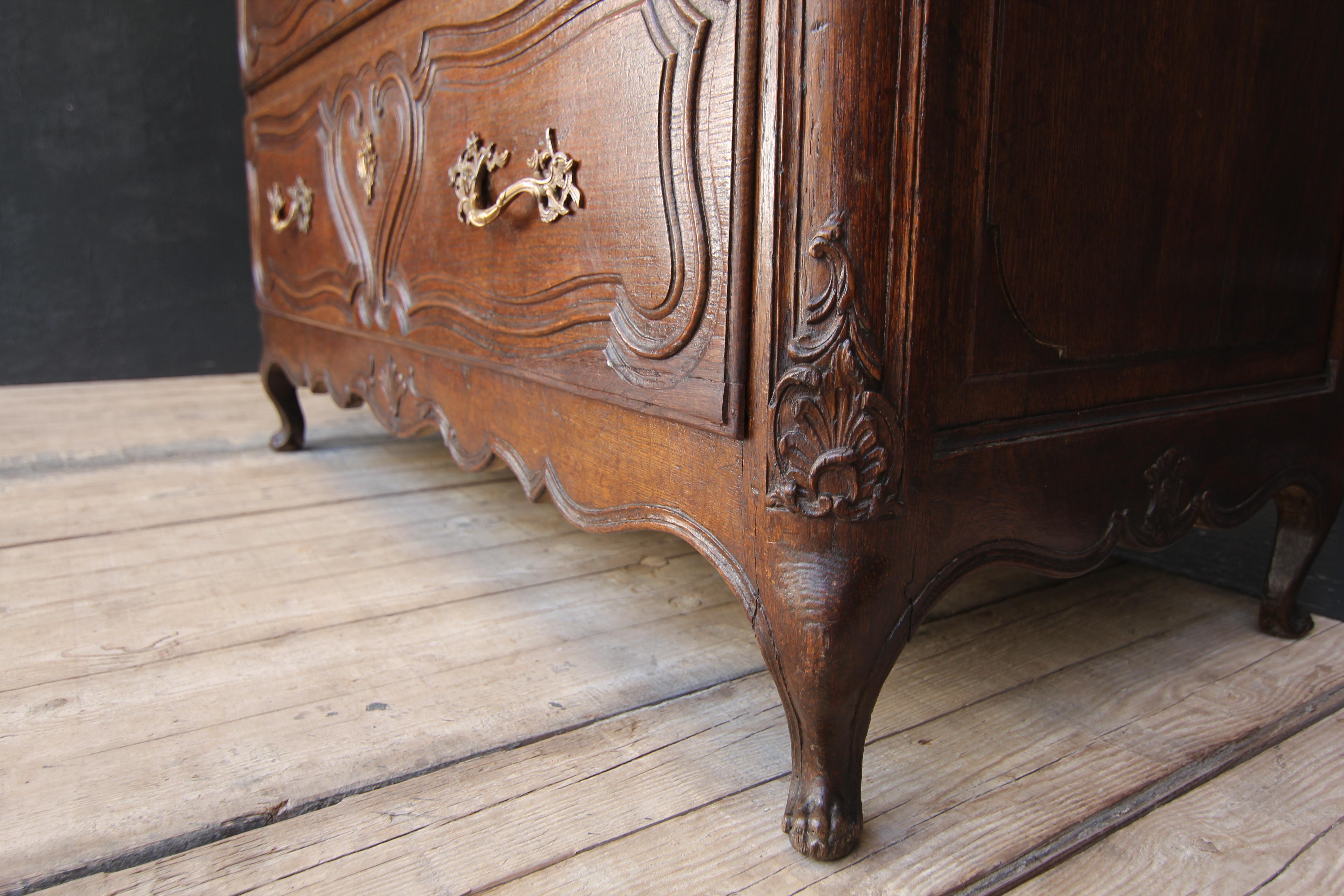 18th Century Dutch Chest of Drawers Made of Oak For Sale 3