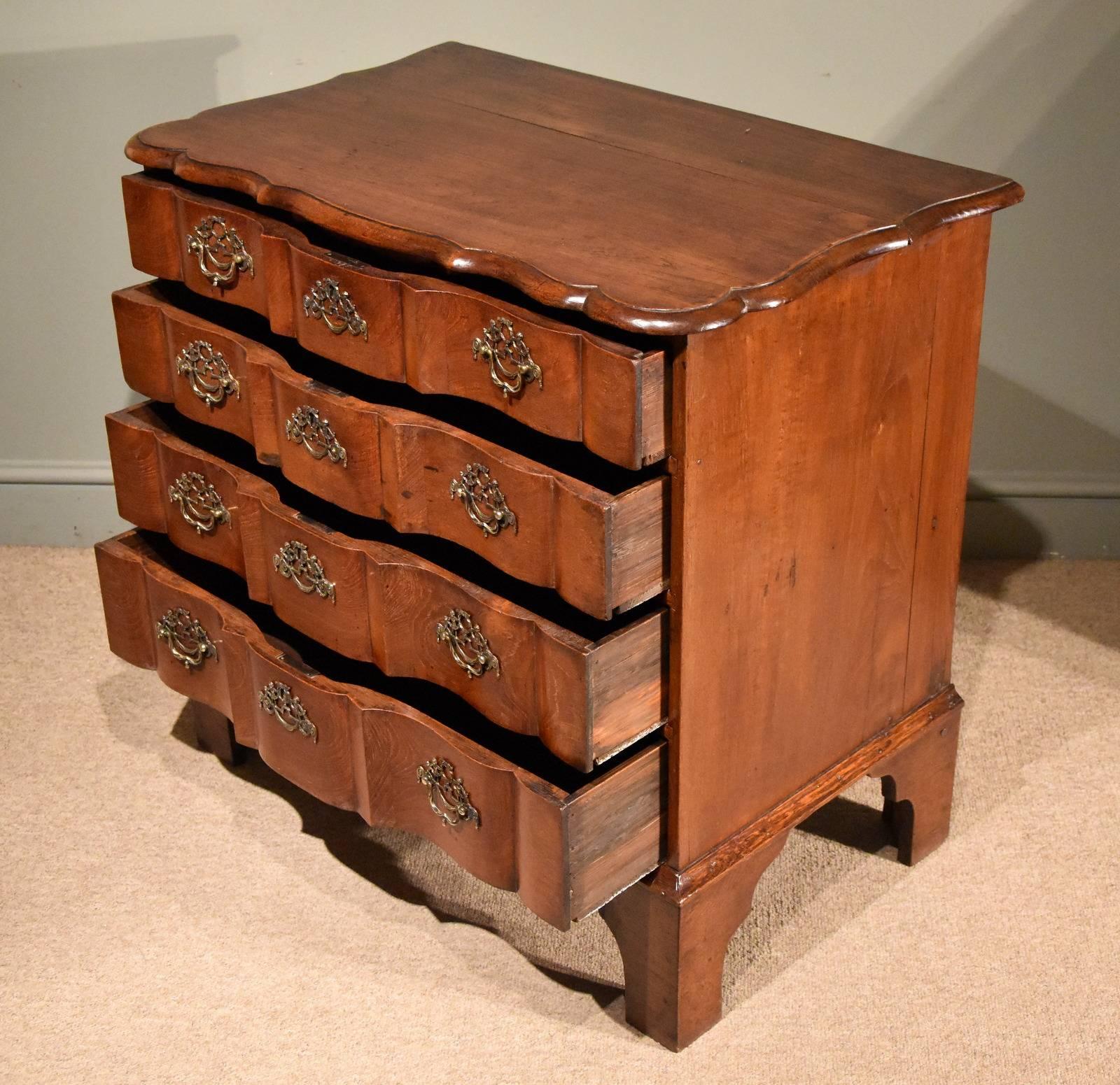 18th Century Dutch Chestnut Commode Chest In Good Condition For Sale In Wiltshire, GB