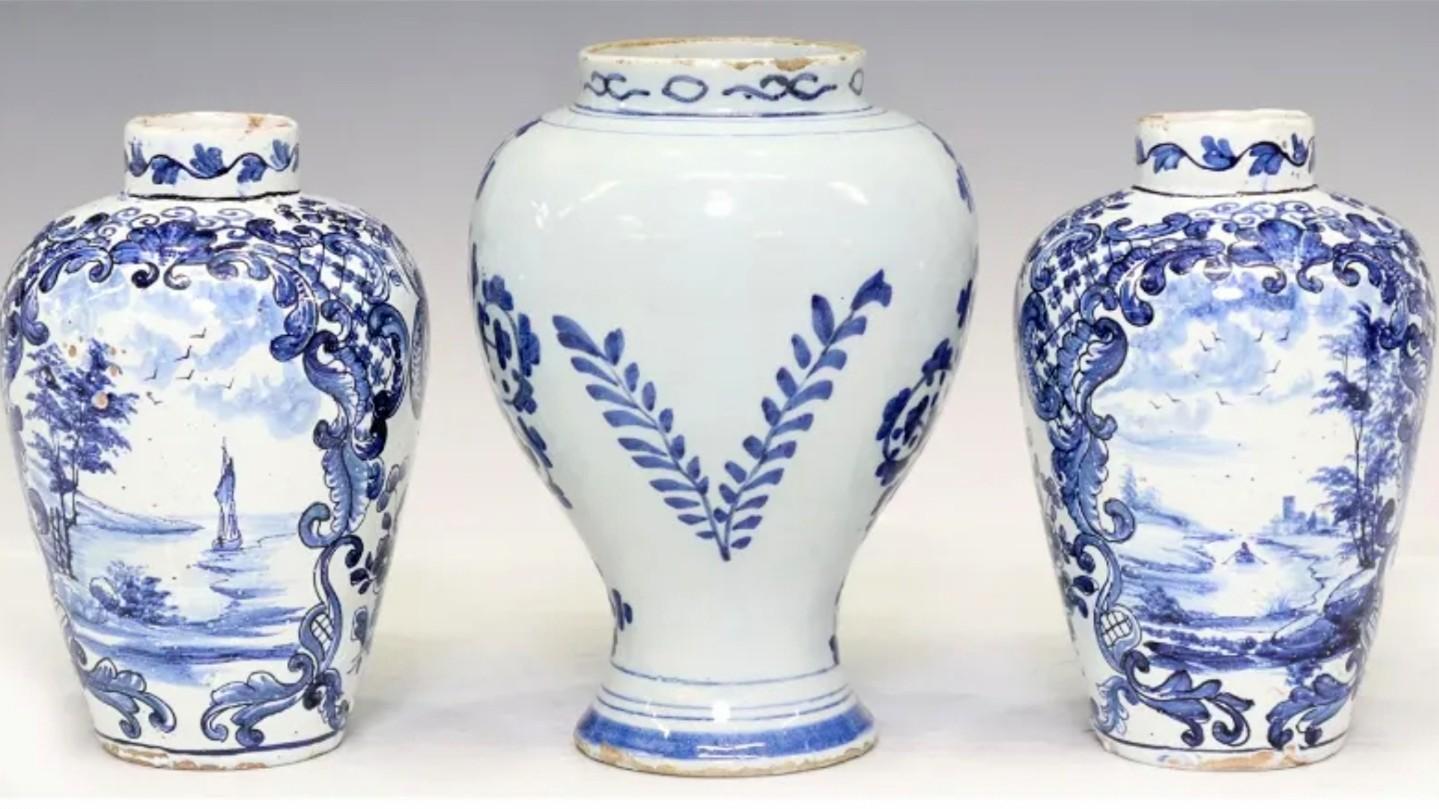18th Century Dutch Chinoiserie Delft Tin-glazed Earthenware Vase Garniture Set For Sale 7