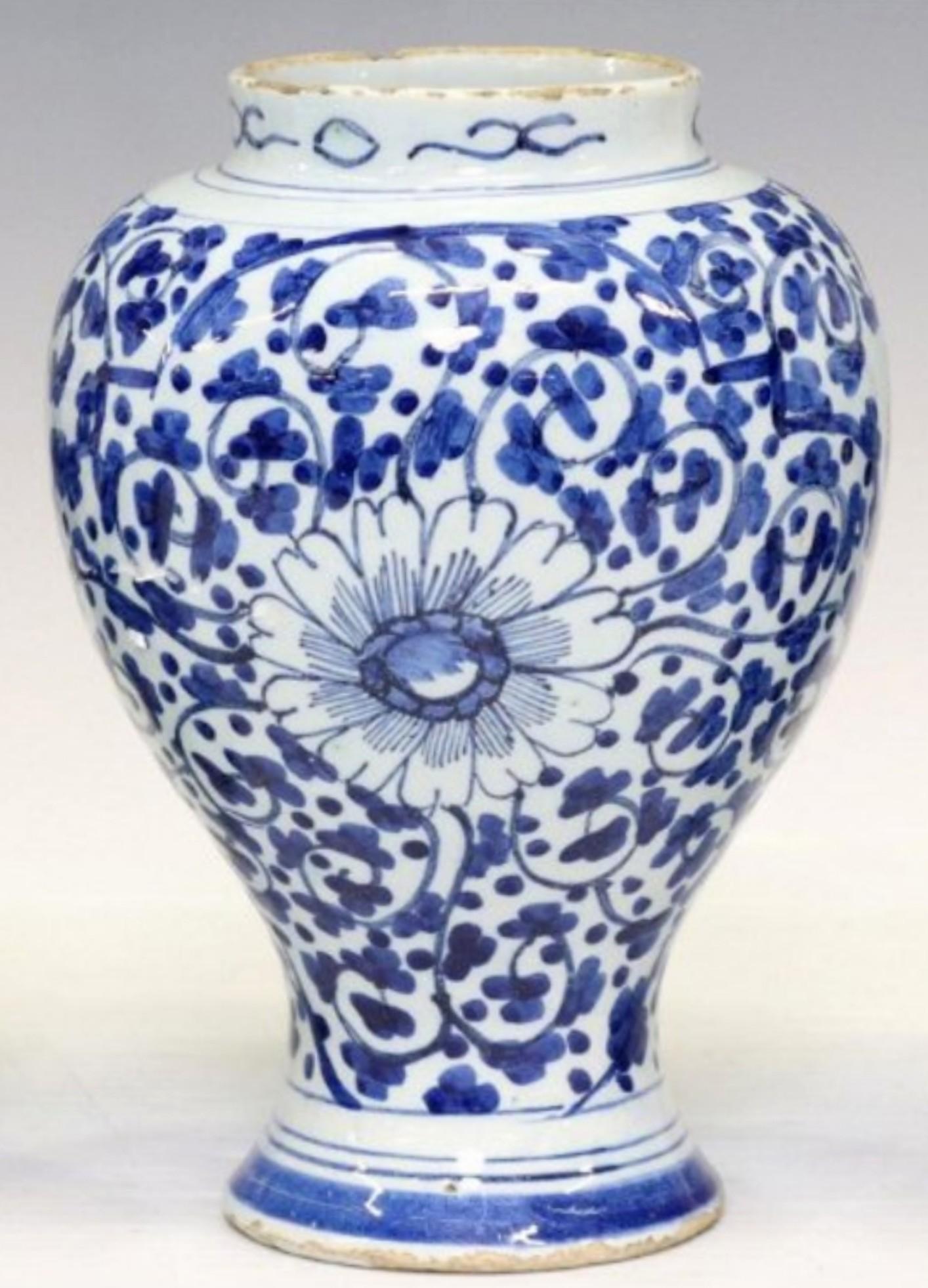 18th Century Dutch Chinoiserie Delft Tin-glazed Earthenware Vase Garniture Set For Sale 1