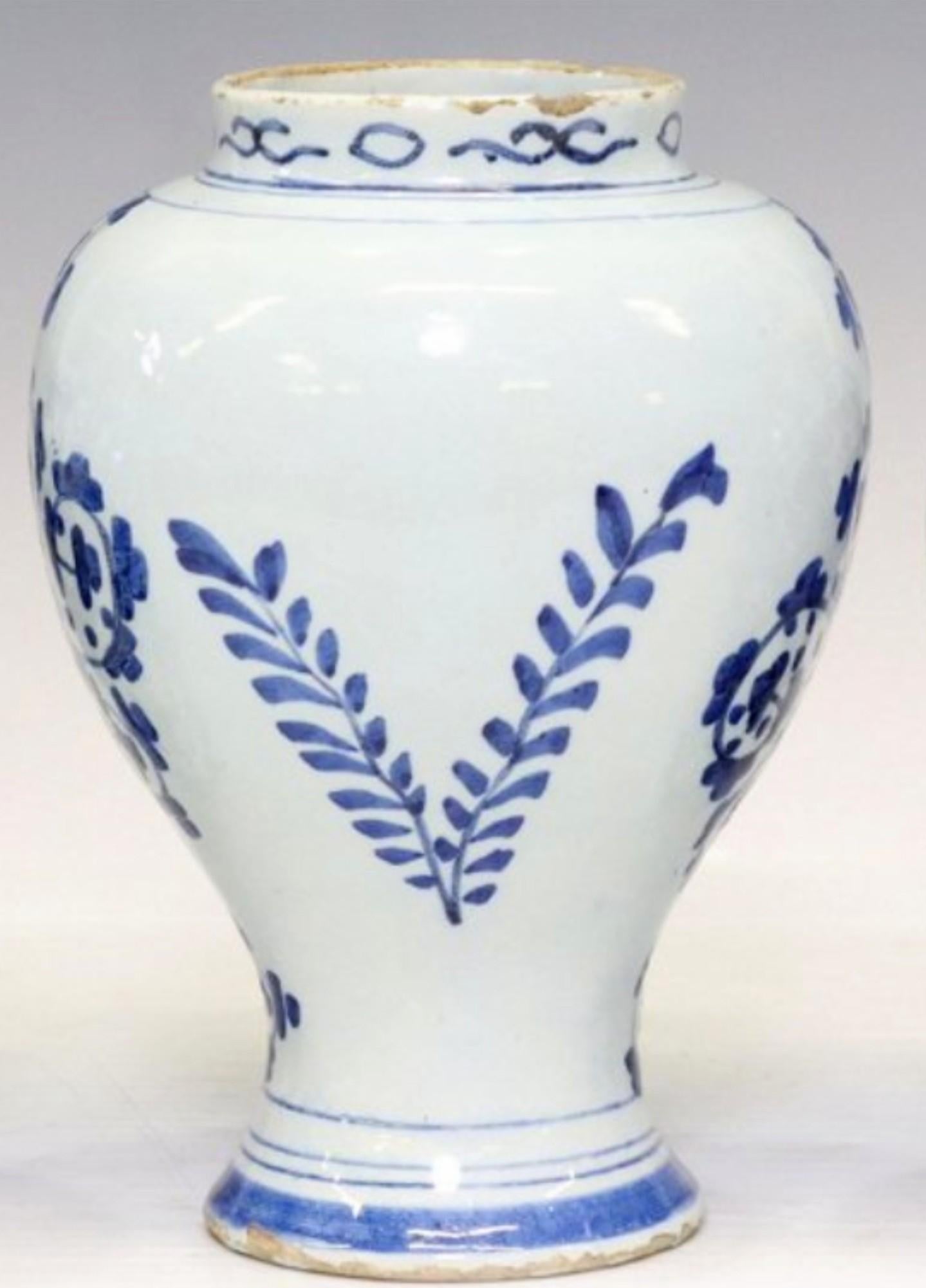 18th Century Dutch Chinoiserie Delft Tin-glazed Earthenware Vase Garniture Set For Sale 4
