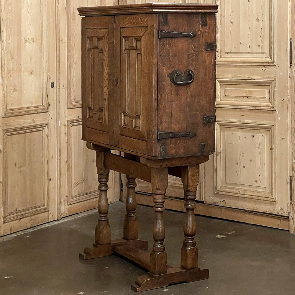 18th Century Dutch Collector's Cabinet For Sale 13