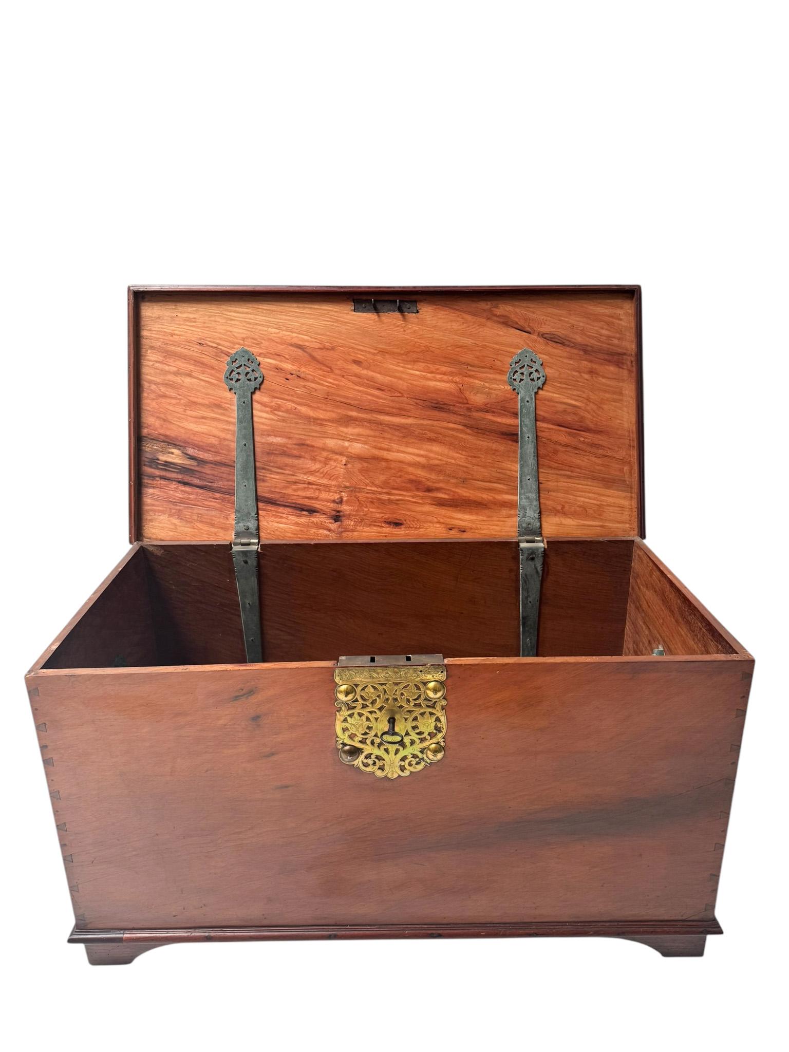Cofre o arqueta VOC colonial holandesa del siglo XVIII en Bueno estado para la venta en Amsterdam, NL
