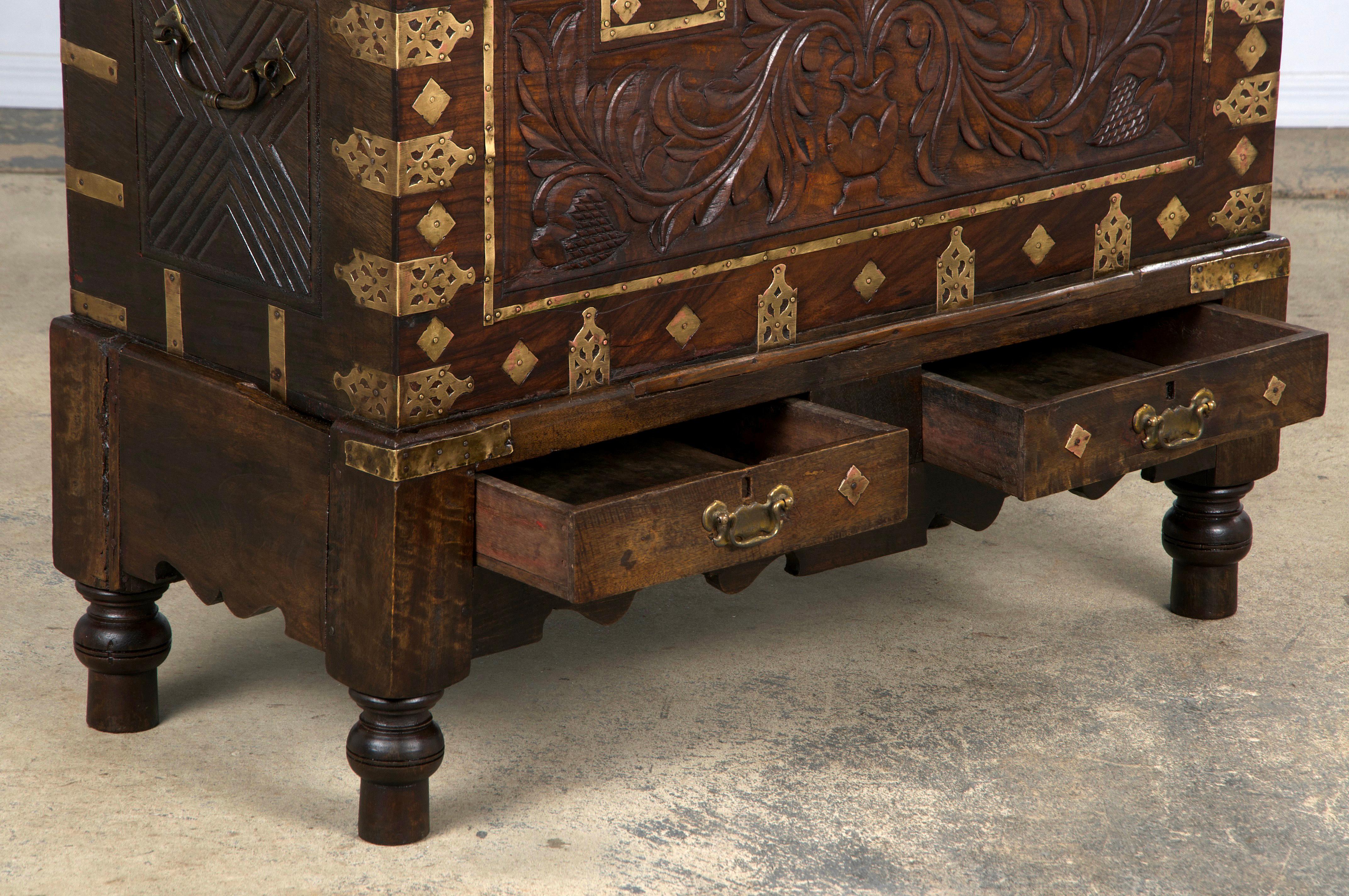 18th Century Dutch Colonial Rosewood Chest W/ Brass Mounts For Sale 6