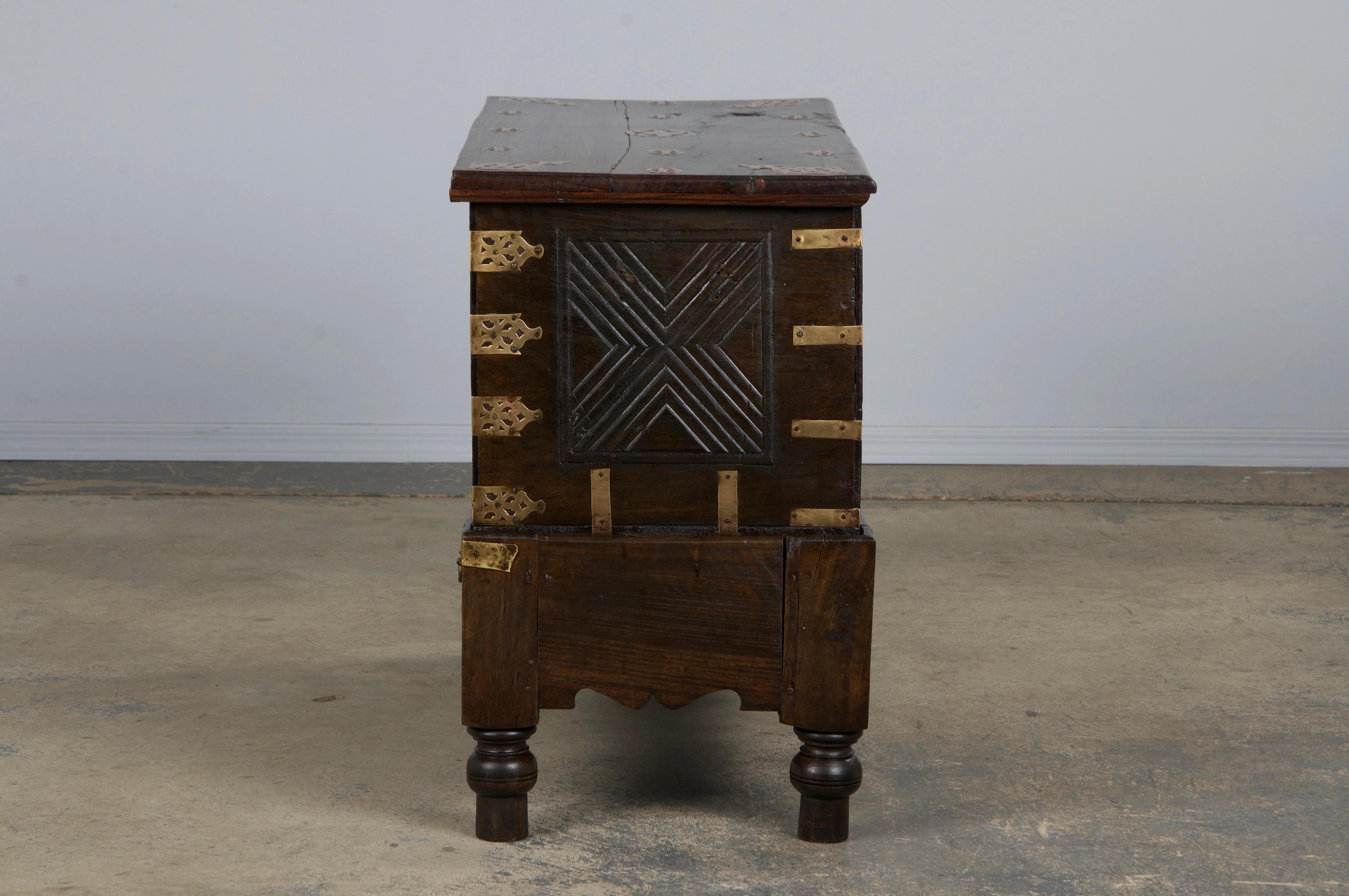 18th Century Dutch Colonial Rosewood Chest W/ Brass Mounts For Sale 7