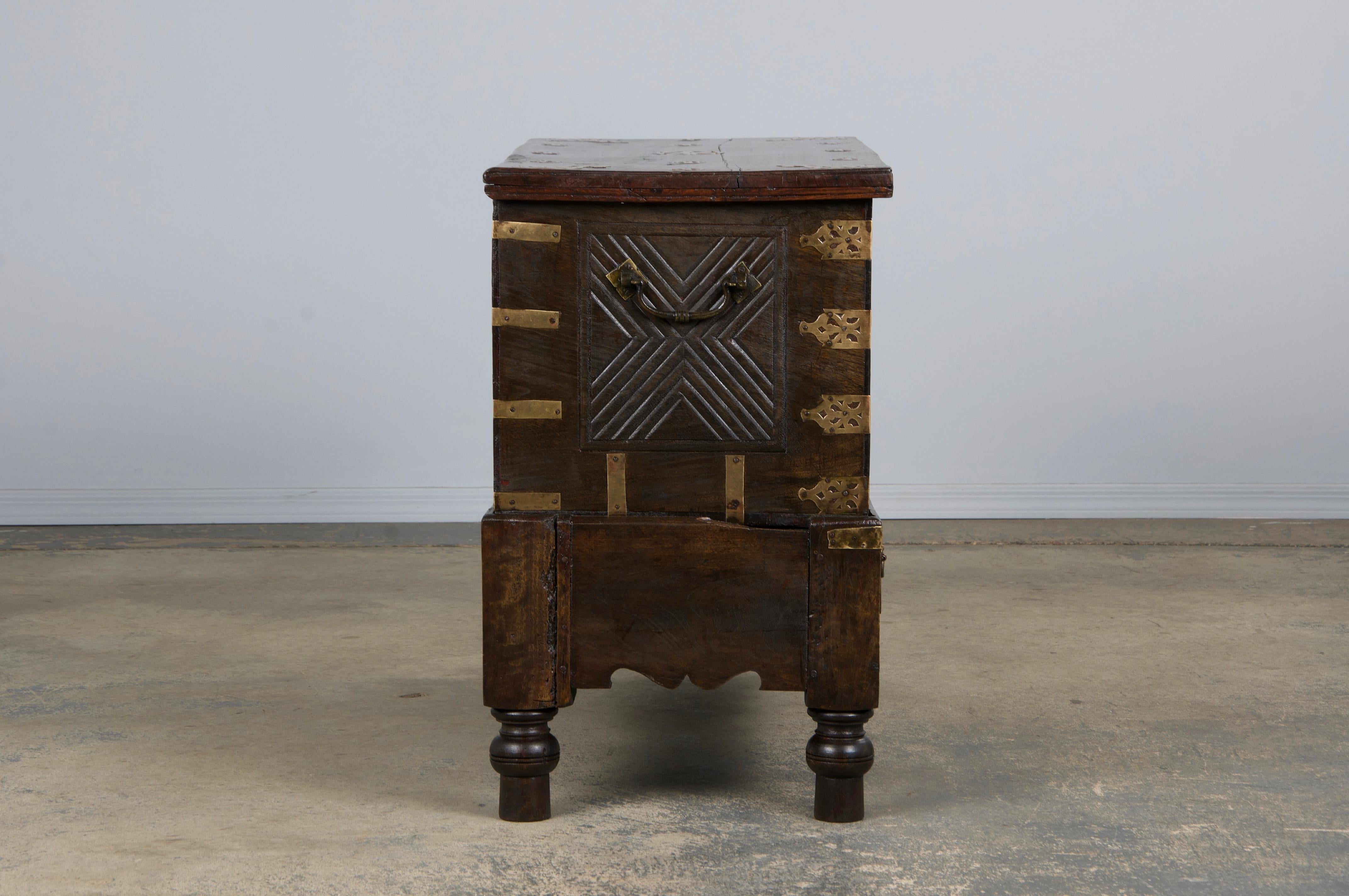 18th Century Dutch Colonial Rosewood Chest W/ Brass Mounts For Sale 13