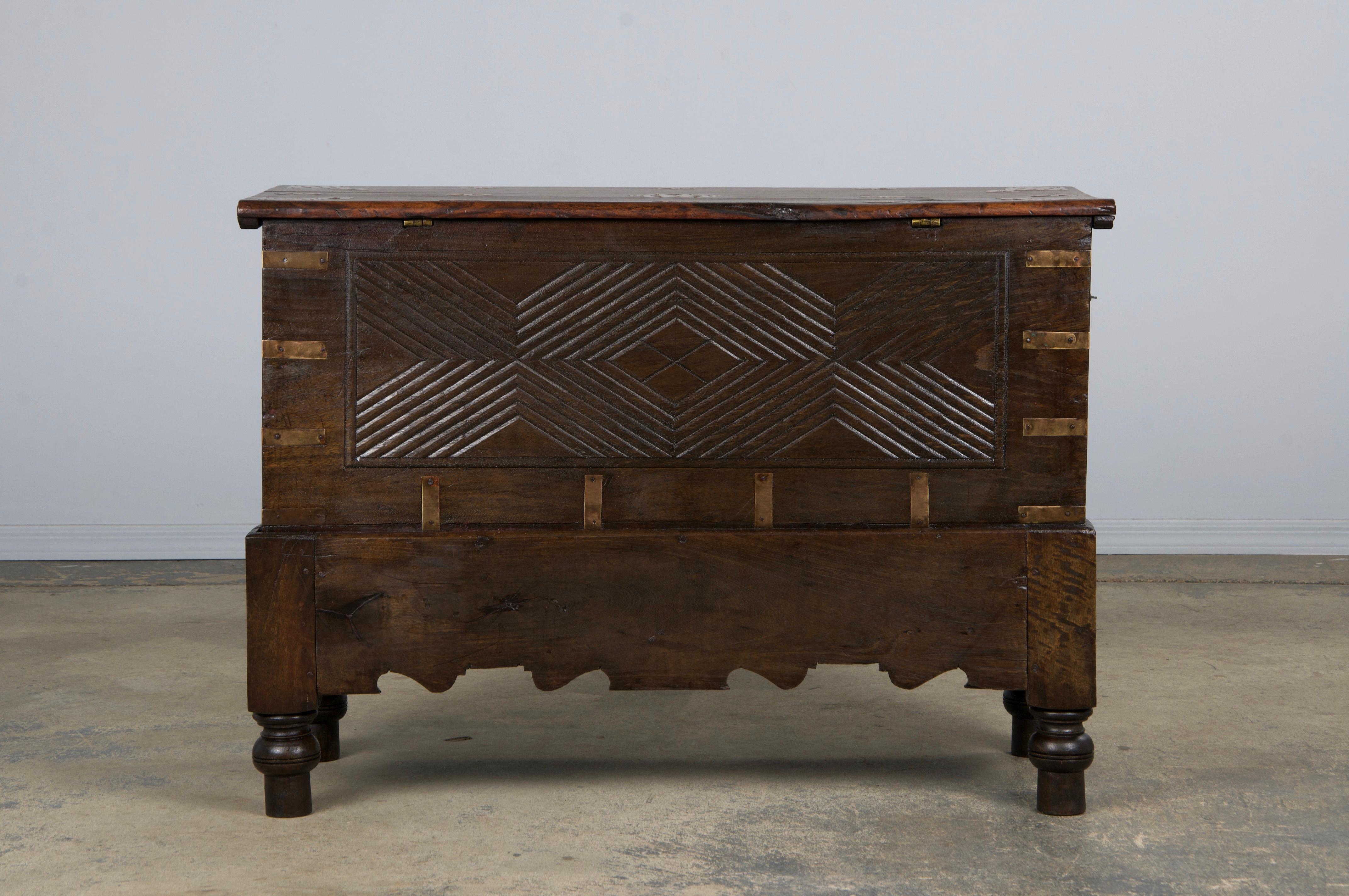 18th Century Dutch Colonial Rosewood Chest W/ Brass Mounts For Sale 14