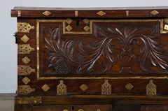 Cassapanca in palissandro Coloni olandese del XVIII secolo con montature in ottone