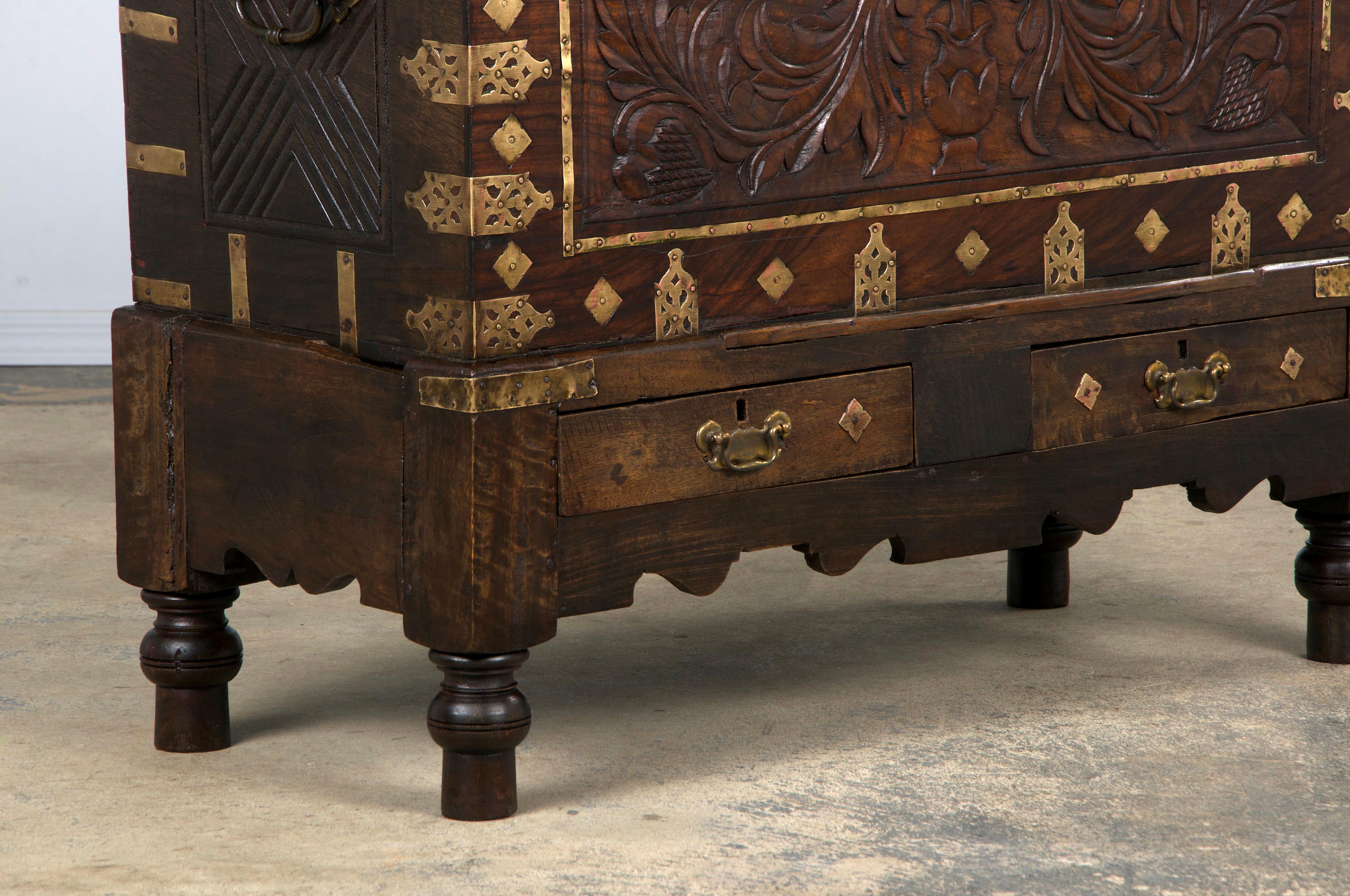 18th Century Dutch Colonial Rosewood Chest W/ Brass Mounts For Sale 4