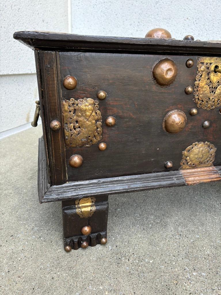 18th Century Dutch Colonial Teak Chest With Brass and Copper Mounts For Sale 11