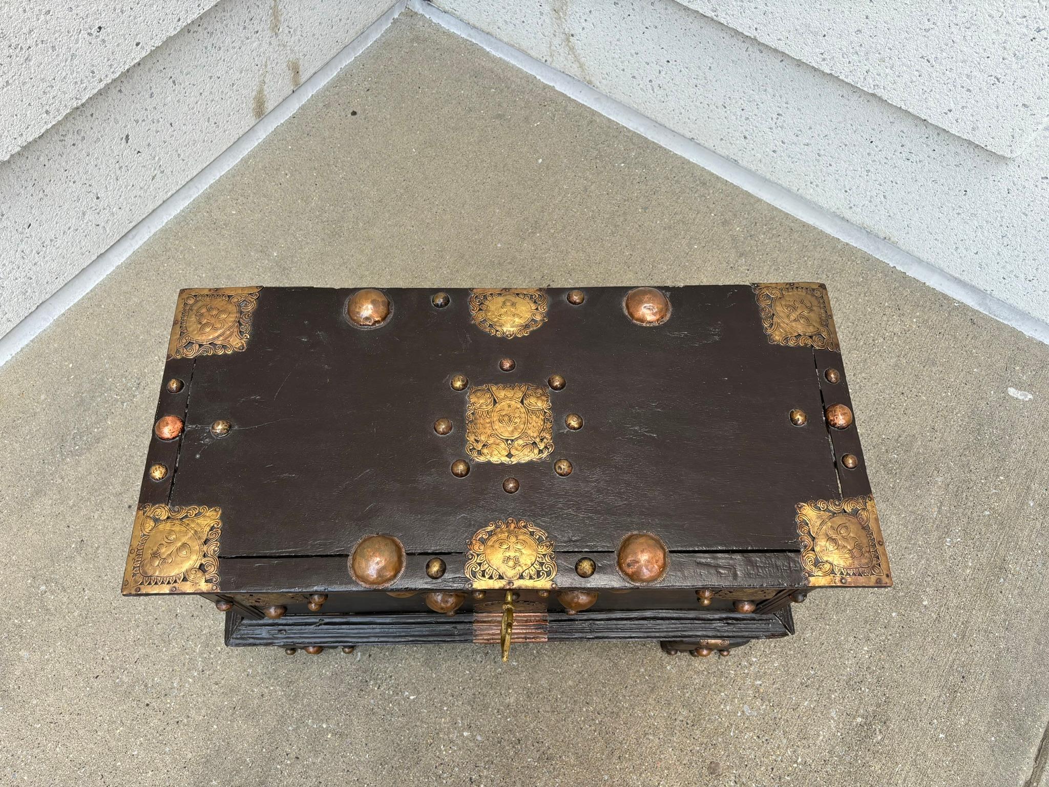 18th Century Dutch Colonial Teak Chest With Brass and Copper Mounts In Good Condition For Sale In Stamford, CT