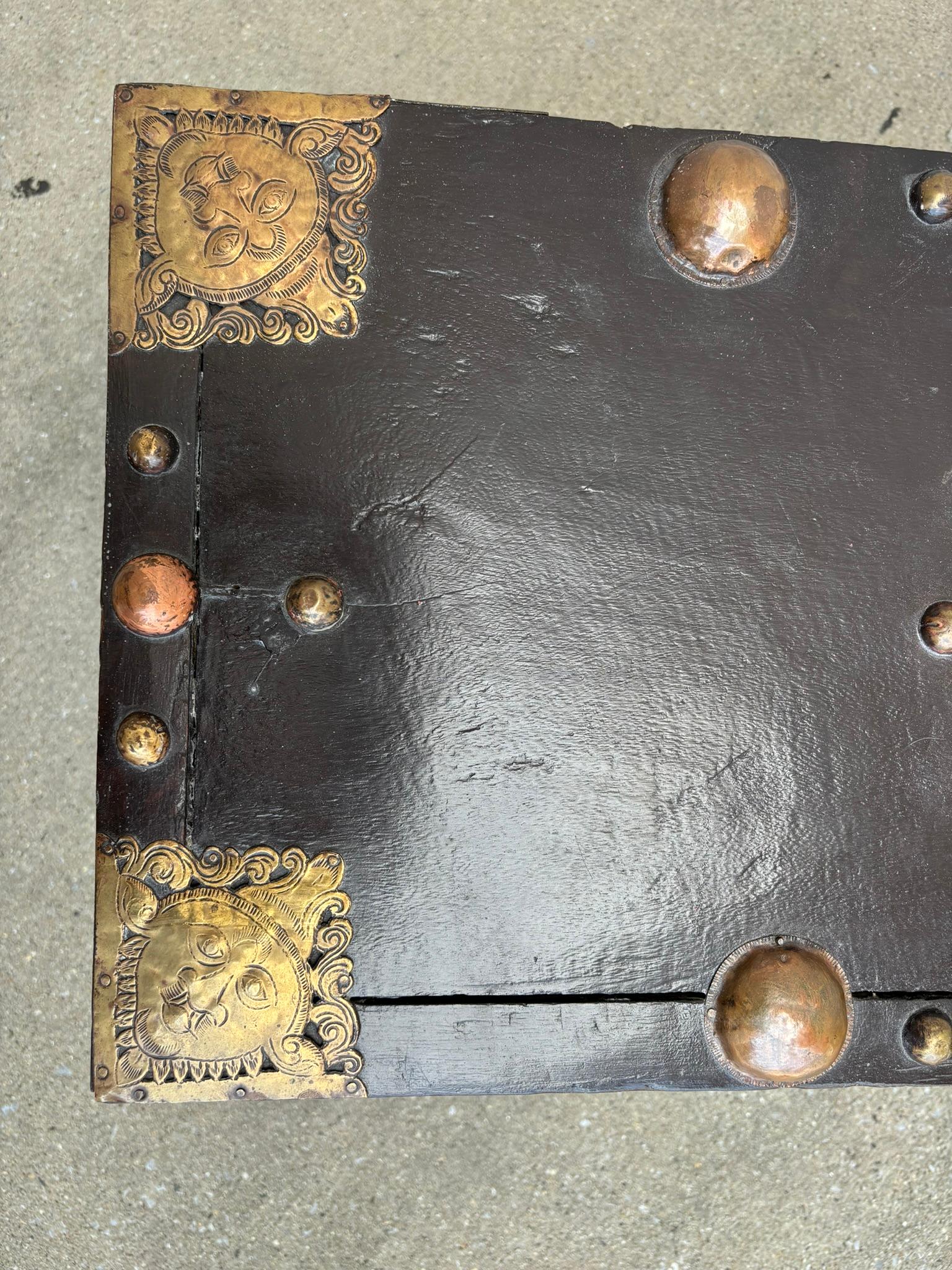 18th Century Dutch Colonial Teak Chest With Brass and Copper Mounts For Sale 3