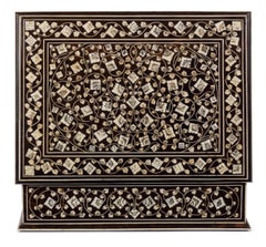 Scatola in ebano intarsiato in osso con incisioni a penna di Vizagapatam del XVIII secolo.