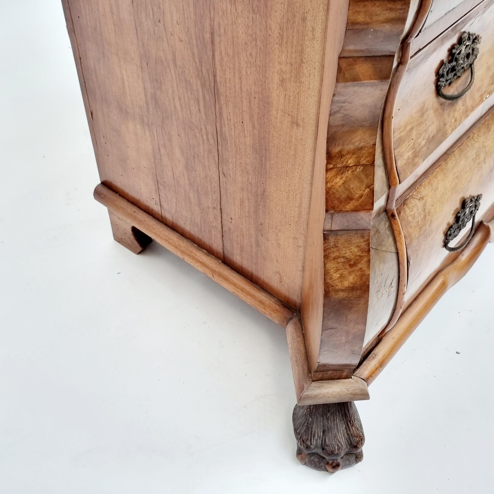 Fine Quality Walnut Inlaid Dutch Chest Of 3 Drawers, 19th Century 4